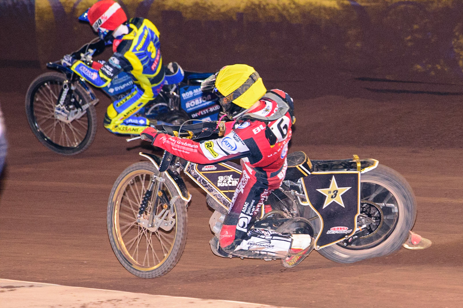 SHEFFIELD, UK. APR 14TH   Norick Blödorn  (Yellow) chases Tobiasz Musielak  (Red) during the SGB Premiership League Cup match between Sheffield Tigers and Belle Vue Aces at Owlerton Stadium, Sheffield on Thursday 14th April 2022. (Credit: Ian Charles | MI News)