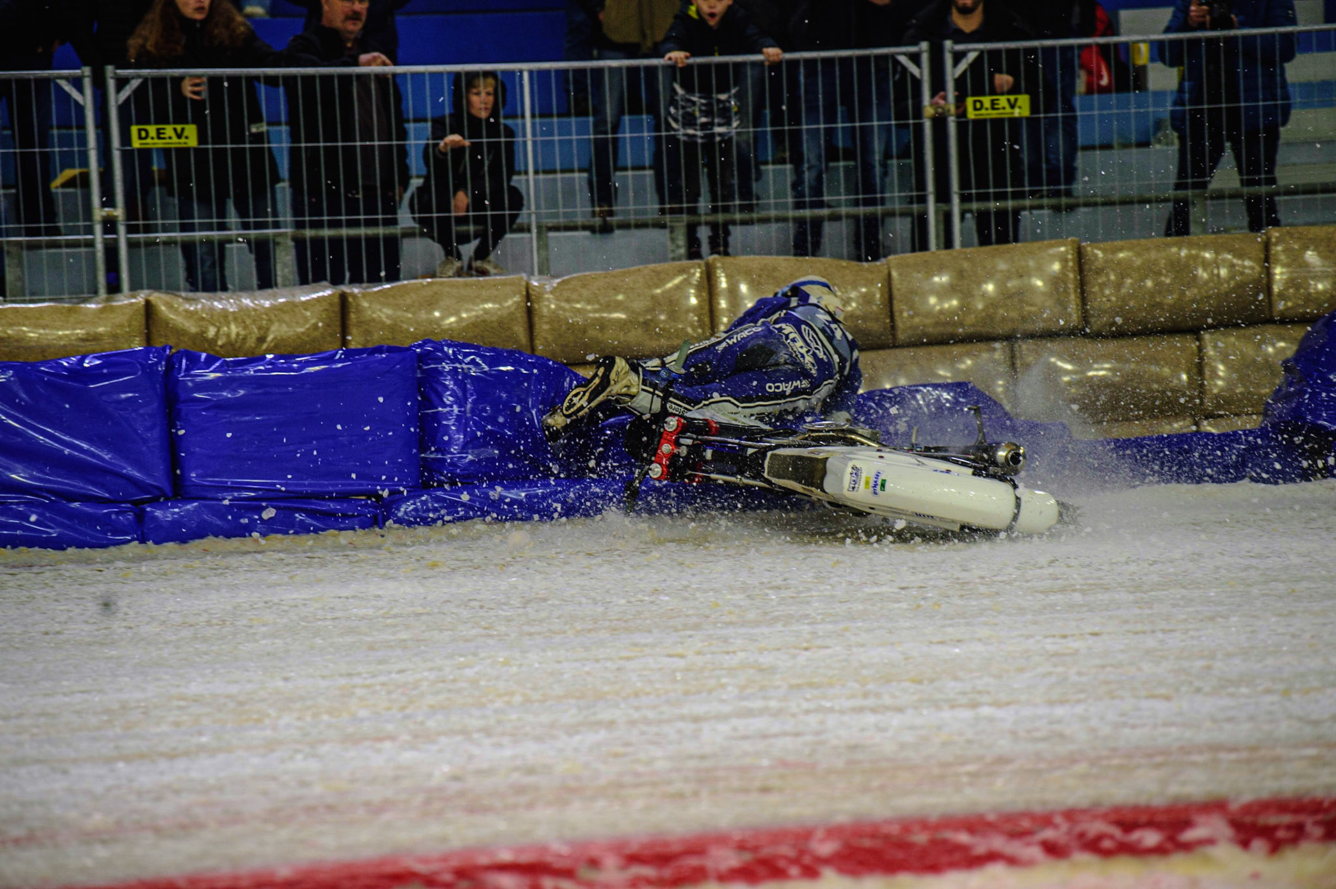 HEERENVEEN, NL.  Max Koivula (24) spins off during the FIM Ice Speedway Gladiators World Championship Final 4 at Ice Rink Thialf, Heerenveen on Sunday  3 April 2022. (Credit: Ian Charles | MI News)