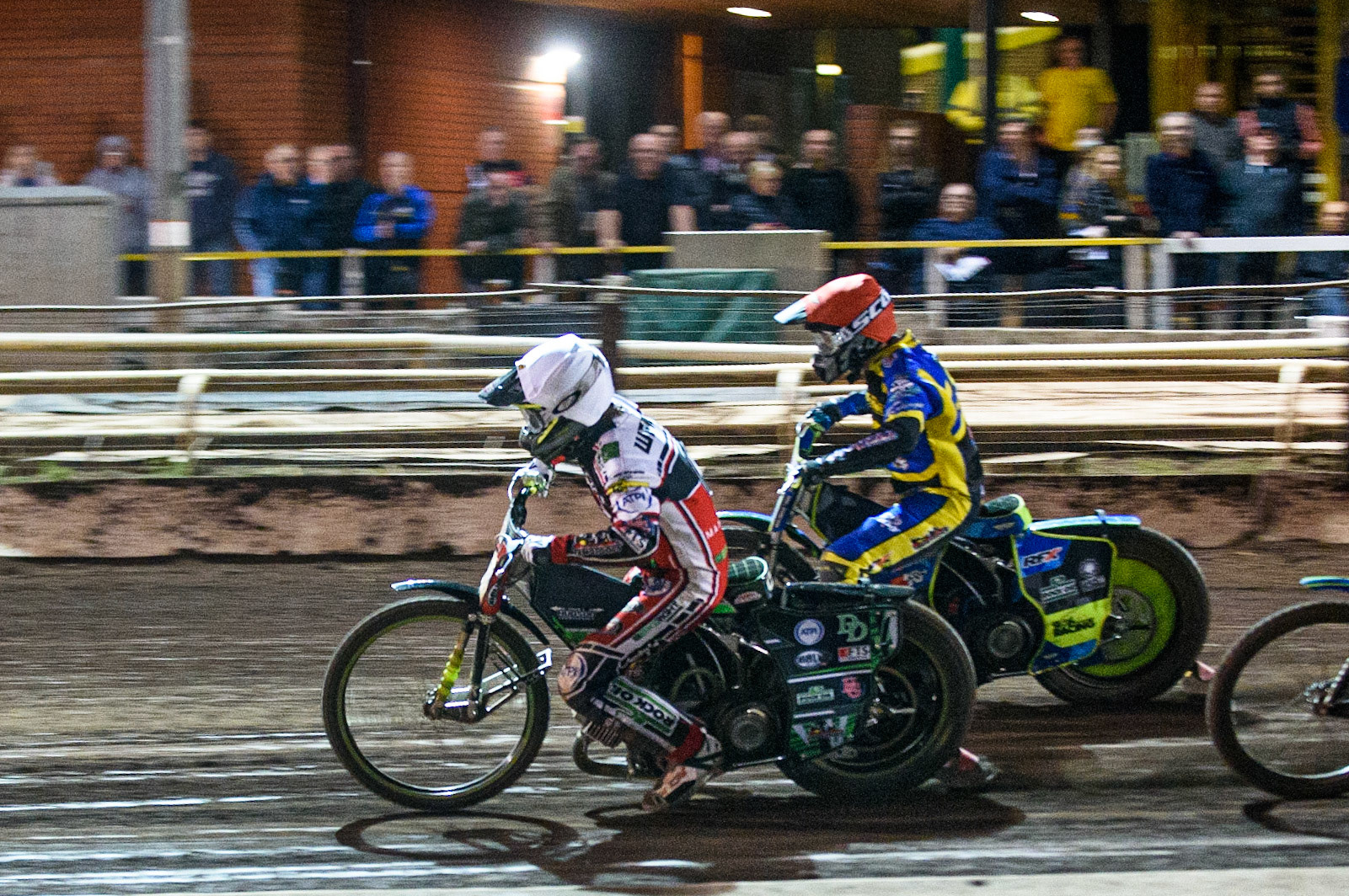 SHEFFIELD, UK. AUG 2NDCharles Wright  (White) inside Troy Batchelor  (Red) during the SGB Premiership match between Sheffield Tigers and Belle Vue Aces at Owlerton Stadium, Sheffield on Thursday 2nd September 2021. (Credit: Ian Charles | MI News)