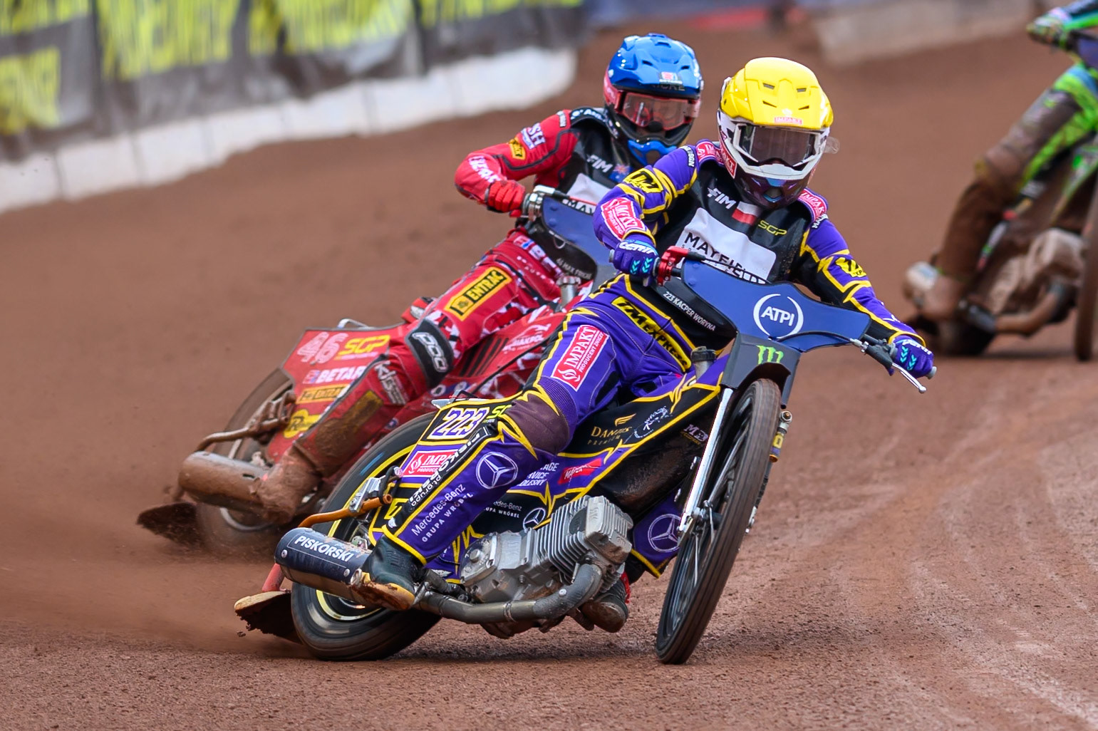 Kacper Woryna (223) of Poland in Yellow leading Max Fricke (46) of Australia in Blue during the ATPI  FIM Speedway GP of Manchester at the National Speedway Stadium, Manchester on Saturday 6th June 2026. (Photo: Ian Charles | MI News)
