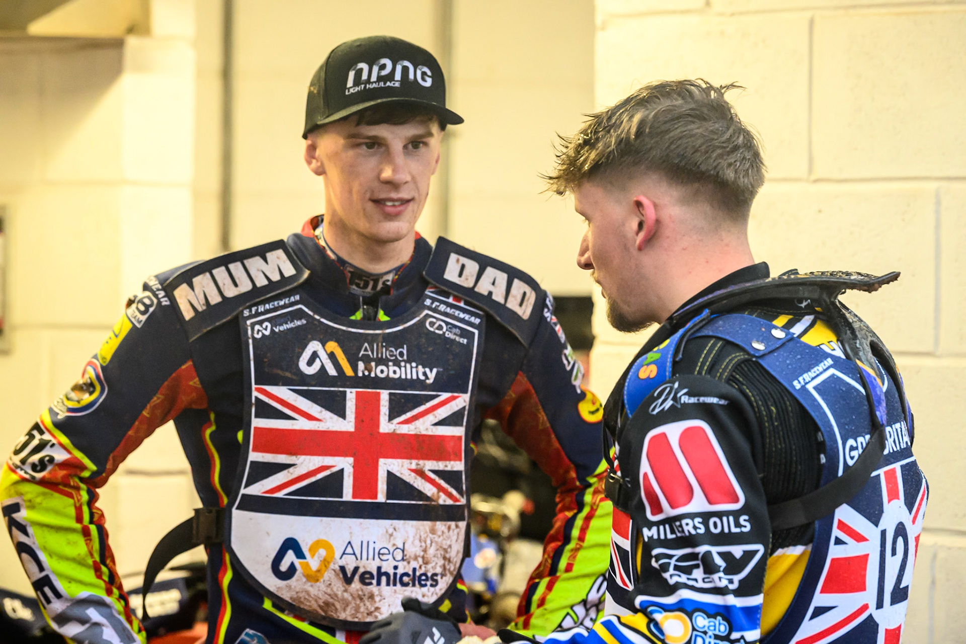 Joe Thompson of Great Britain (Right) chats with Jake Mulford of Great Britain during the FIM SGP2 Qualifying Round at the Peugeot Ashfield Stadium in Glasgow on Saturday 24th May 2025. (Photo: Ian Charles | MI News)
