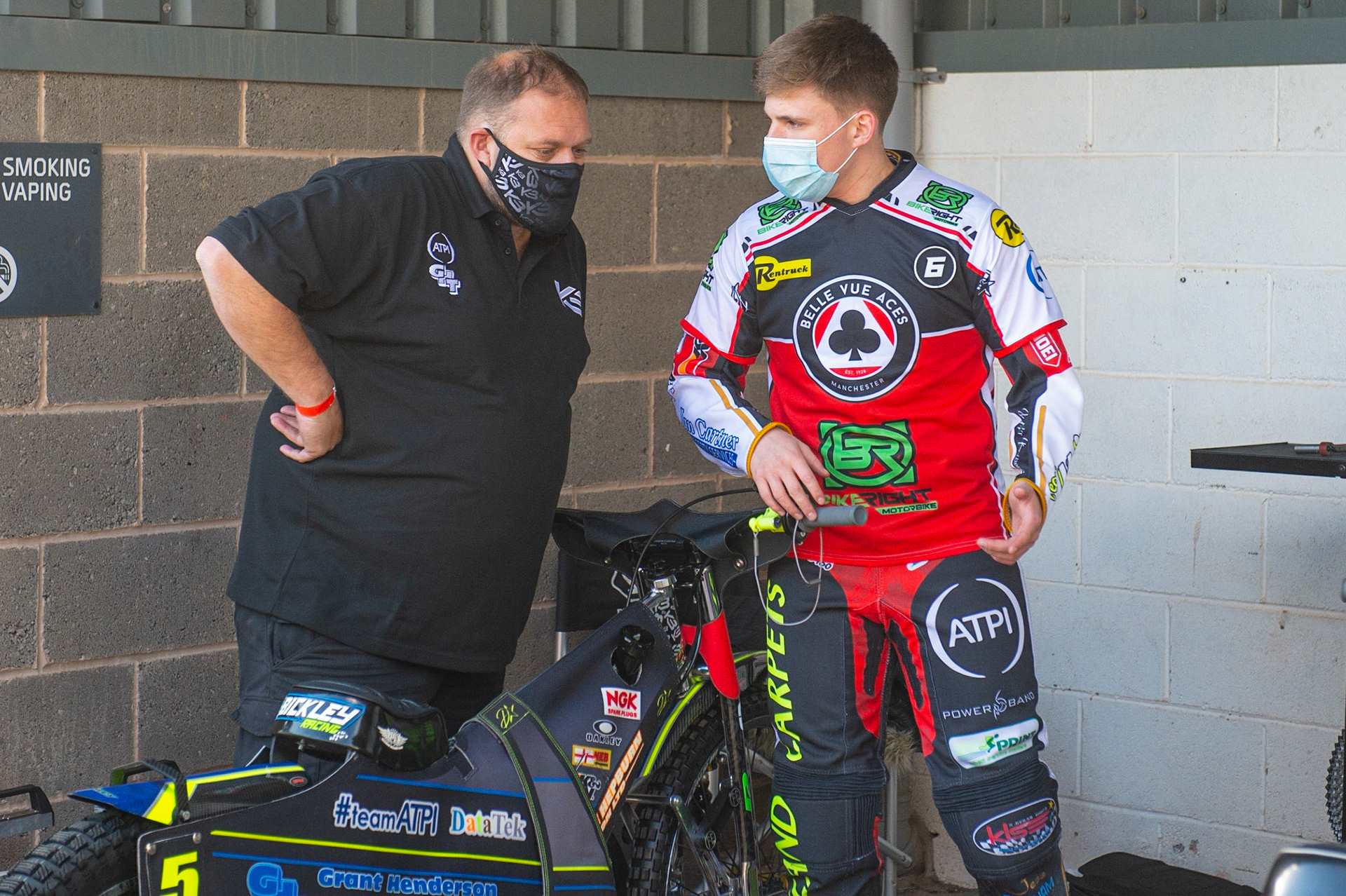 Photo: Ian CharlesKyle Bickley of Belle Vue 'BikeRight' Aces (right) discusses tactics with his fatherBelle Vue ‘Bikerite ’Aces v ‘ATPI’ All Stars, Premiership Challenge, National Speedway Stadium, Manchester Thursday  24  September  2020