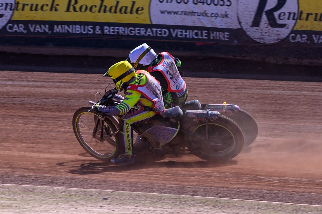 BRITISH YOUTH CHAMPIONSHIP 125cc FINAL: George Climo (83) in Yellow rides inside Lewis Hague (322) in White during the British Youth Championship (125cc) at the National Speedway Stadium, Manchester on Sunday 19th July 2026. (Photo: Ian Charles | MI News)