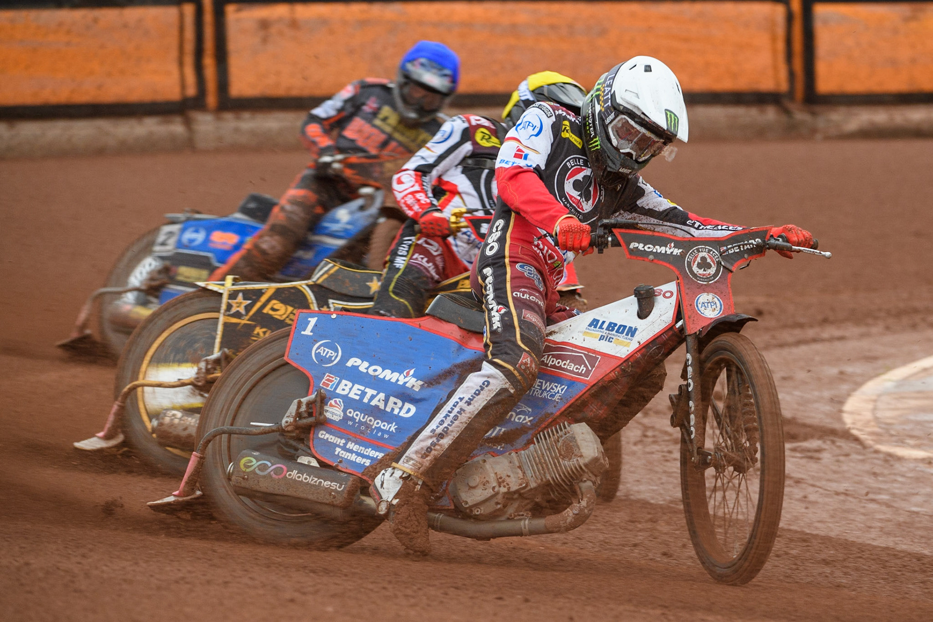 Dan Bewley (White) leads Norick Blodorn (Yellow) and Steve Worrall (Blue) during the Sports Insure Premiership match between Wolverhampton Wolves and Belle Vue Aces at Monmore Green Stadium, Wolverhampton on Monday 10th July 2023. (Photo: Ian Charles | MI News)