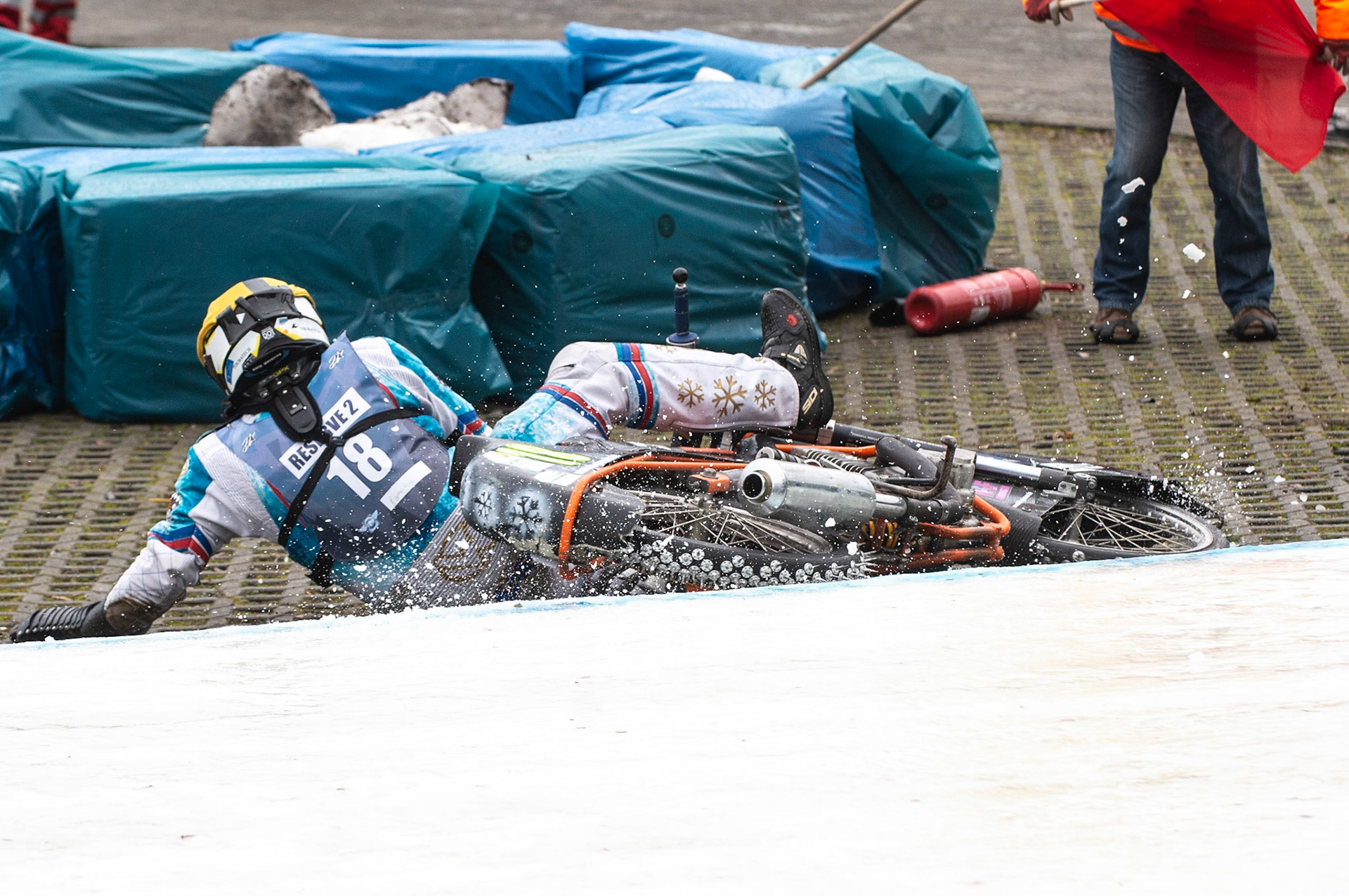 Photo: Ian Charles

Marc Geyer (18) gets into difficulties

FIM Ice Speedway Gladiators World Championship, Final 3.2, Horst-Dohm Eisstadion, Berlin, Germany Sunday  3  March  2019