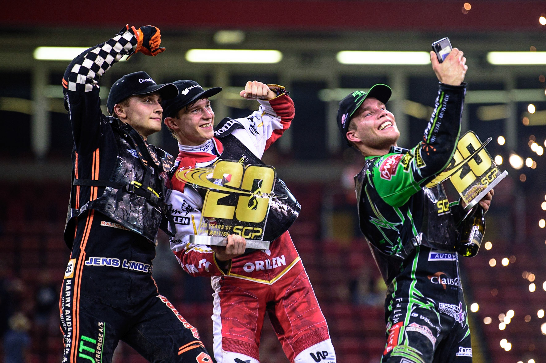 Selfie time during the FIM  Speedway Grand Prix  2 of Great Britain at the Principality Stadium, Cardiff on Sunday 14th August 2022. (Credit: Ian Charles | MI News)