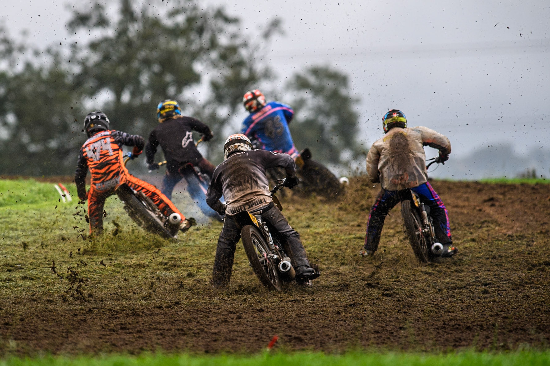 The pack ride into the first turn during the ACU British Upright Championships at Woodhouse Lance, Gawsworth, Cheshire on Sunday 8th September 2024. (Photo: Ian Charles | MI News)
