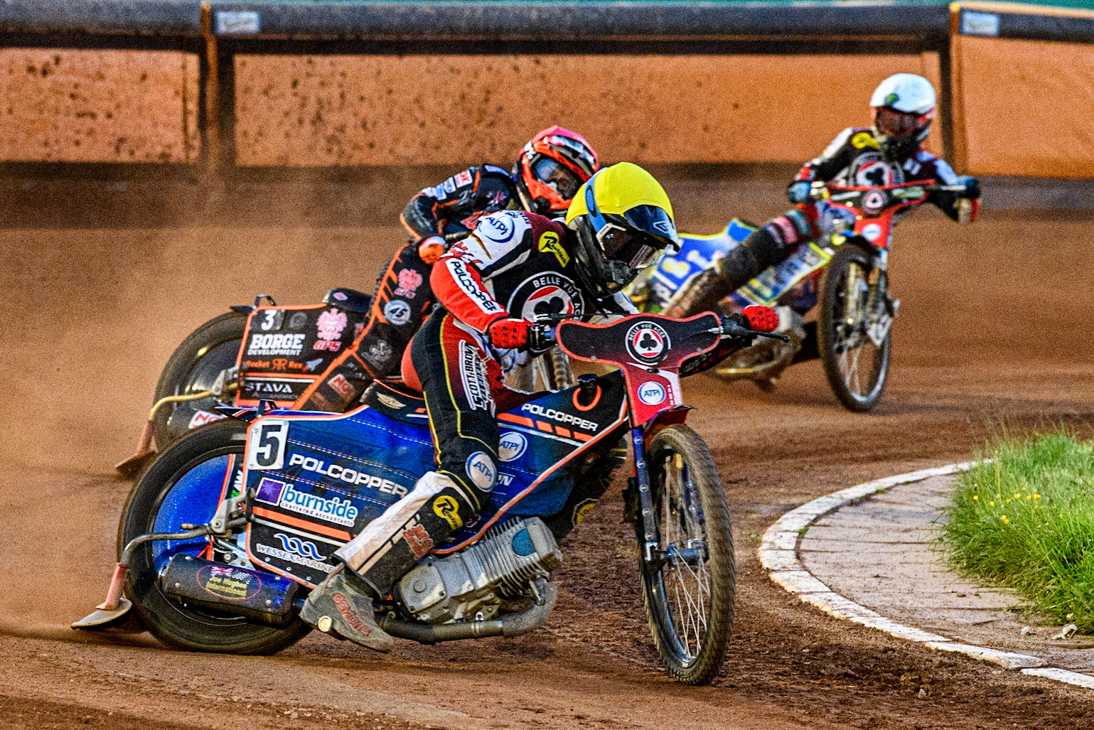 Brady Kurtz (Yellow) leads Luke Becker (Red) and Jaimon Lidsey (White) during the Sports Insure Premiership match between Wolverhampton Wolves and Belle Vue Aces at Monmore Green Stadium, Wolverhampton on Monday 29th May 2023. (Photo: Ian Charles | MI News)
