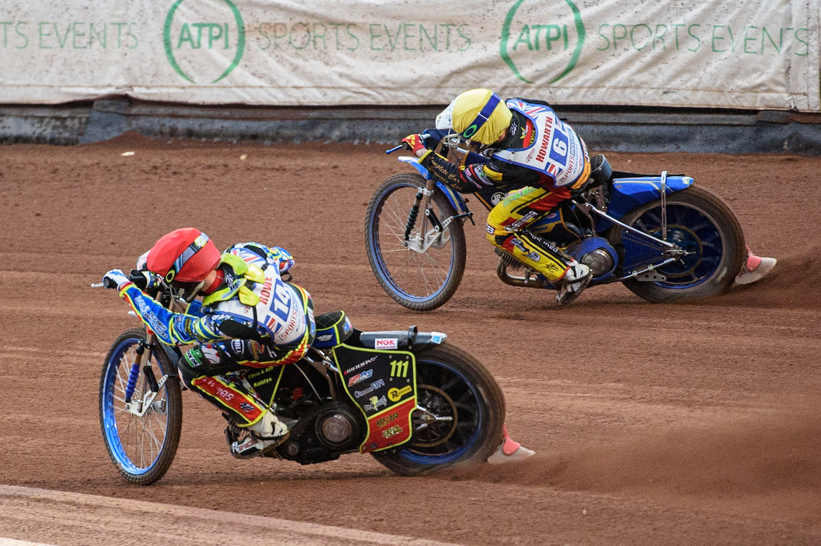 MANCHESTER, UK. AUGUST 16TH   Anders Rowe  (Red) inside Kyle Howarth (Yellow) during the Sports Insure British Speedway Finals at the National Speedway Stadium, Manchester on Monday 16th August 2021. (Credit: Ian Charles | MI News)