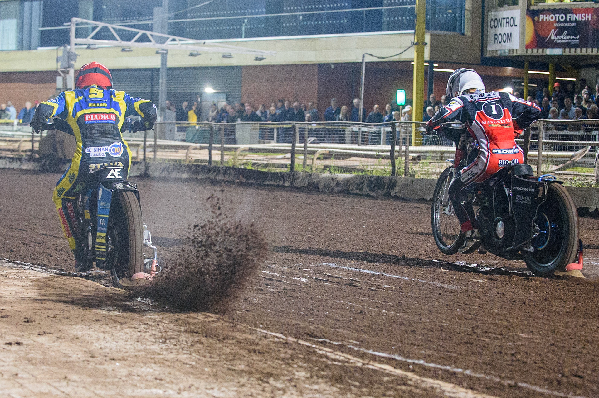 SHEFFIELD, UK. AUG 2NDAdam Ellis  (Red) and Dan Bewley (White) leave the start during the SGB Premiership match between Sheffield Tigers and Belle Vue Aces at Owlerton Stadium, Sheffield on Thursday 2nd September 2021. (Credit: Ian Charles | MI News)