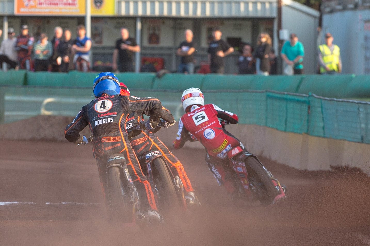 WOLVERHAMPTON, UK. JUN 20TH Ryan Douglas  (Blue) chases Luke Bekker  (Red) and Max Fricke  (White) during the SGB Premiership match between Wolverhampton Wolves and Belle Vue Aces at Monmore Green Stadium, Wolverhampton on Monday 20th June 2022. (Credit: Ian Charles | MI News)