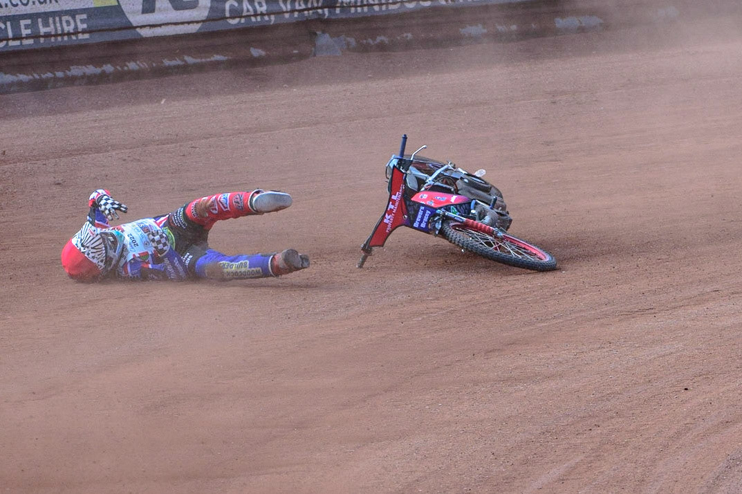 MANCHESTER, UK. JUN 3RD Charlie Wood (33) (Red) crashes behind William Cairns (145)  (Blue) during the British Youth Speedway Championship (Round 4)  at the National Speedway Stadium, Manchester on Friday 3rd June 2022. (Credit: Ian Charles | MI News)