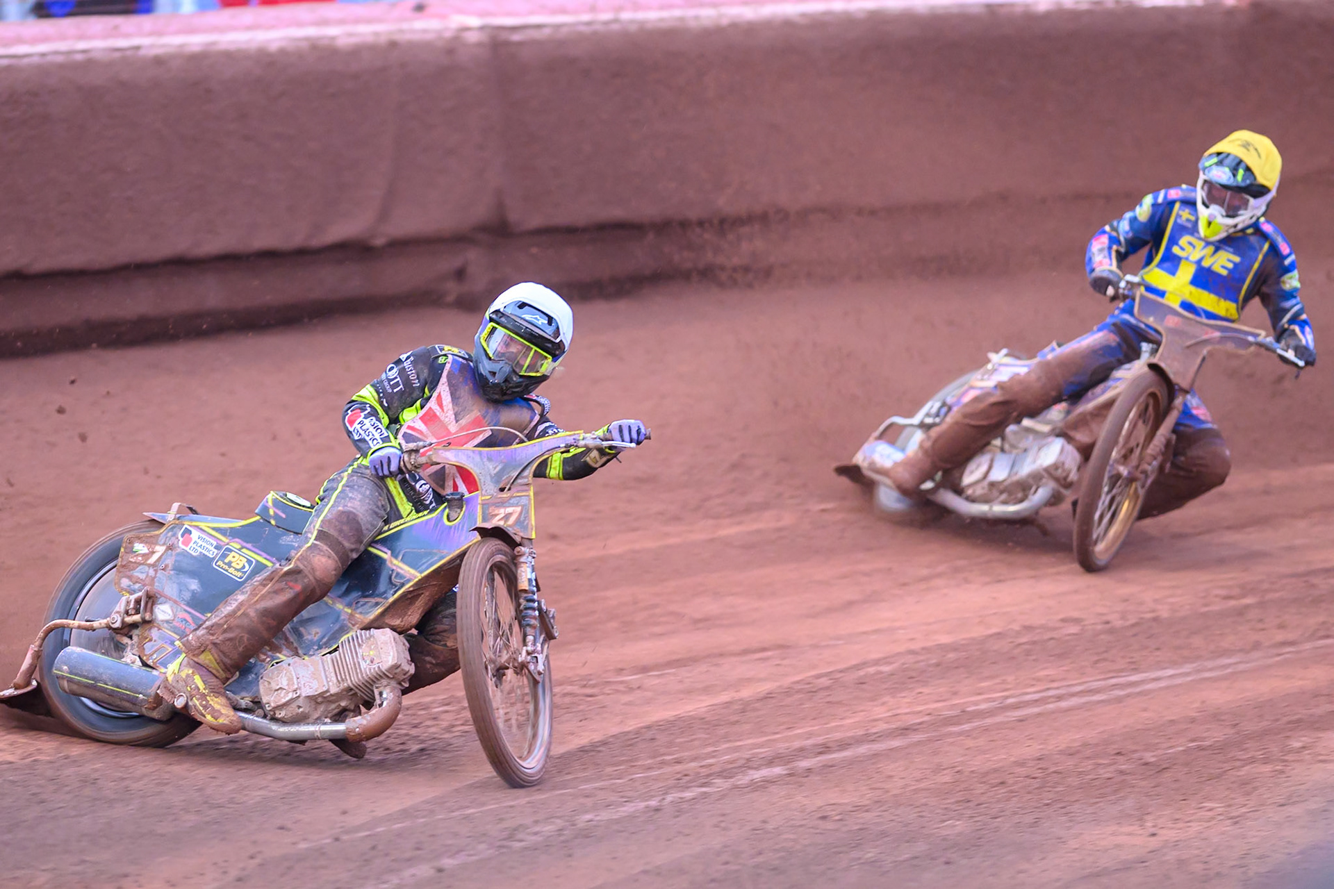 Reserve Tom Brennan of Great Britain in White leading Victor Palovaara of Sweden in Yellow during the Speedway GP Qualifying Round 3 at Allied Ashfield Stadium, Glasgow on Saturday 30th May 2026. (Photo: Ian Charles | MI News)