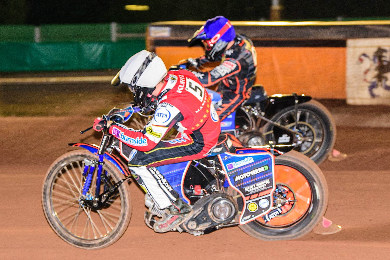 Brady Kurtz  (White) inside Steve Worrall  (Blue) during the SGB Premiership Knock Out Cup Quarter Final 1st Leg between Wolverhampton Wolves and Belle Vue Aces at Monmore Green Stadium, Wolverhampton on Monday 10th April 2023. (Photo: Ian Charles | MI News)