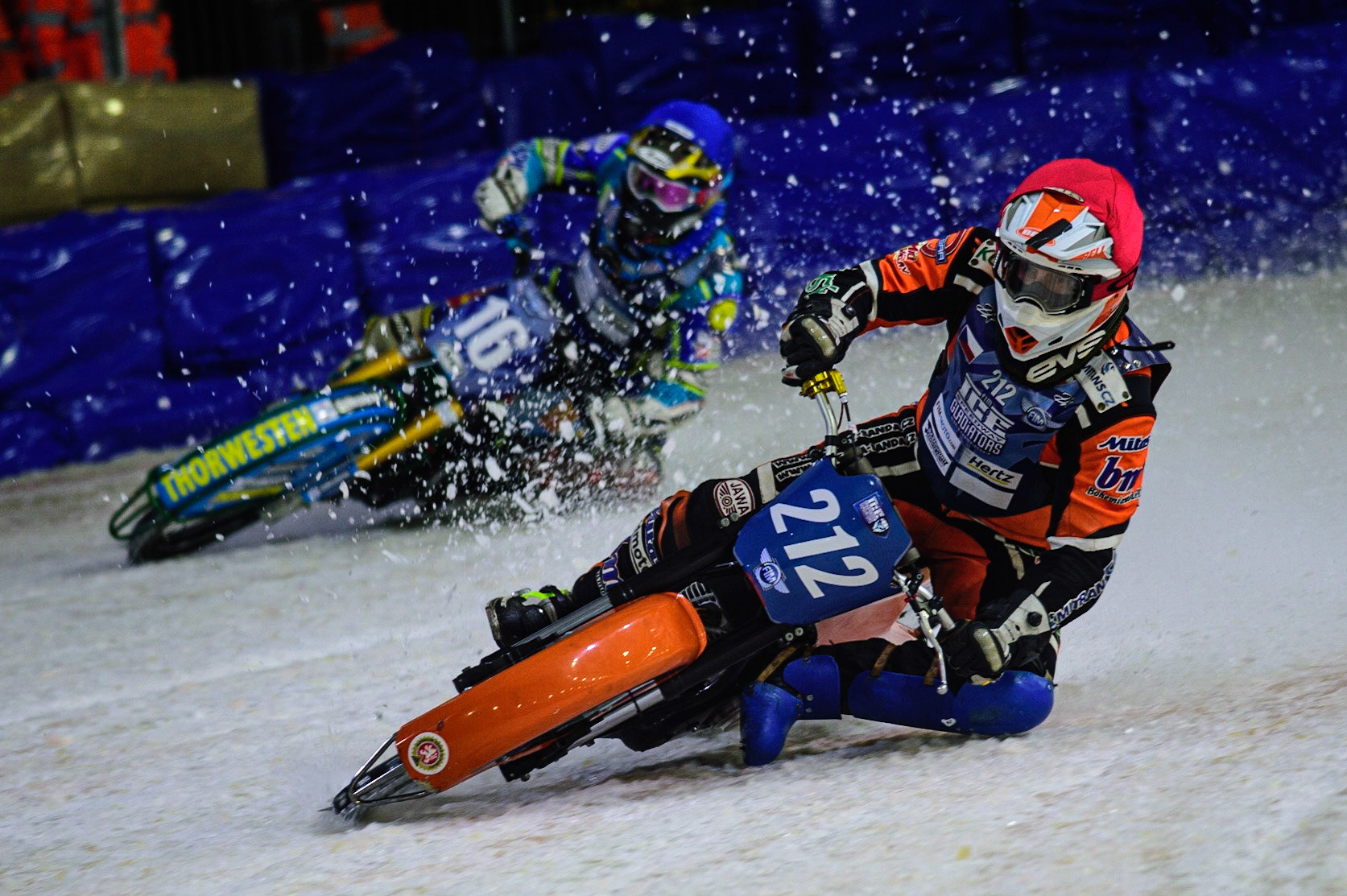 HEERENVEEN, NL.  Lukas Hutla (212) (Red) inside Luca Bauer (16) (Blue) during the FIM Ice Speedway Gladiators World Championship Final 4 at Ice Rink Thialf, Heerenveen on Sunday  3 April 2022. (Credit: Ian Charles | MI News)