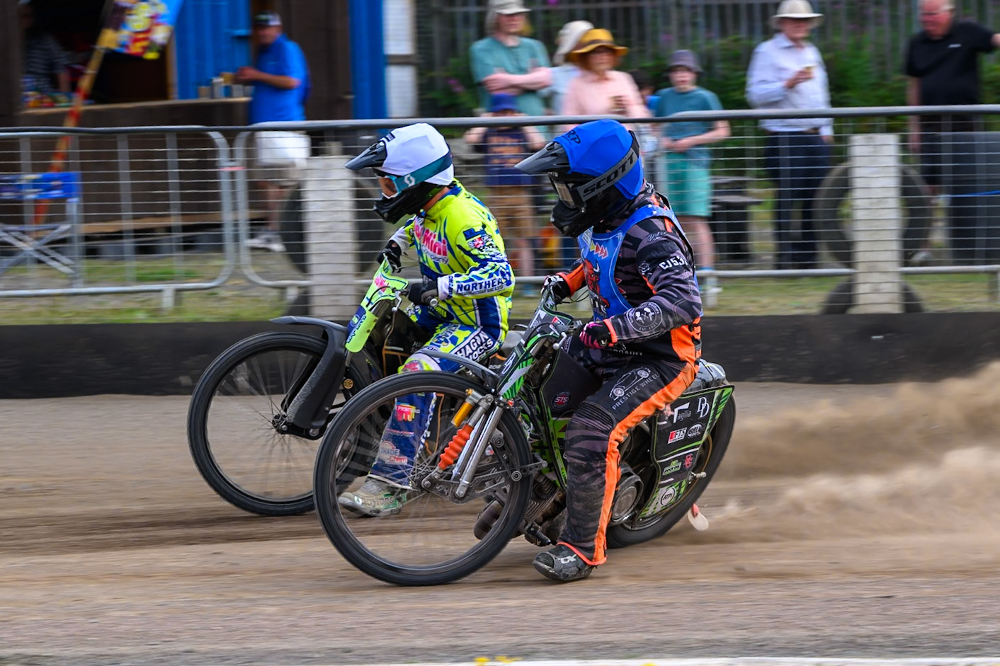 Jack Roberts of Buxton Bulls in Blue rides inside Ashton Vale of Oxford Chargers in White during the WSRA National Development League match between Buxton Bulls and Oxford Chargers at Hi-Edge Speedway, Buxton on Sunday 2nd August 2026. (Photo: Ian Charles | MI News)