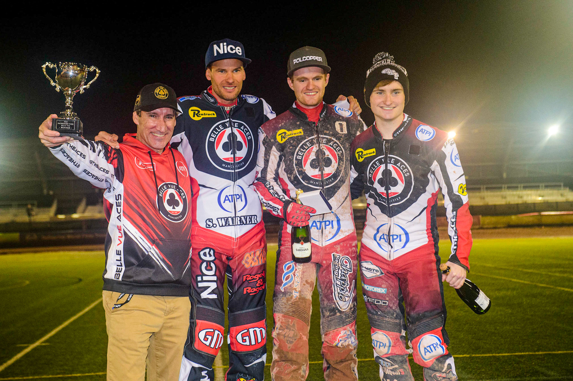 Belle Vue Aces - Winners in  Manchester (l-r) Mark Lemon (manager), Matej Zagar, Brady Kurtz,Tom Brennan Brady Kurtz (Red) leads team mate Matej Zagar \b and Jack Holder (White) during the Grant Henderson Pairs at the National Speedway Stadium, Manchester on Thursday 27th October 2022. (Credit: Ian Charles | MI NEWS)