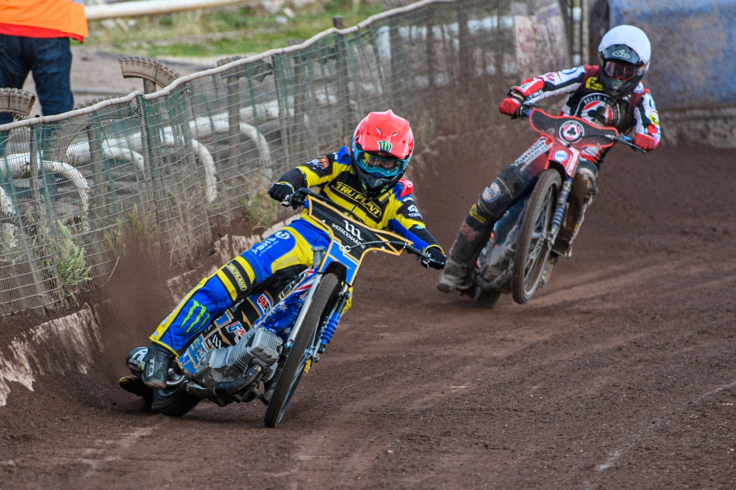 Jack Holder (Red) leads Brady Kurtz (White) during the Sports Insure Premiership match between Sheffield Tigers and Belle Vue Aces at Owlerton Stadium, Sheffield on Thursday 20th July 2023. (Photo: Ian Charles | MI News)