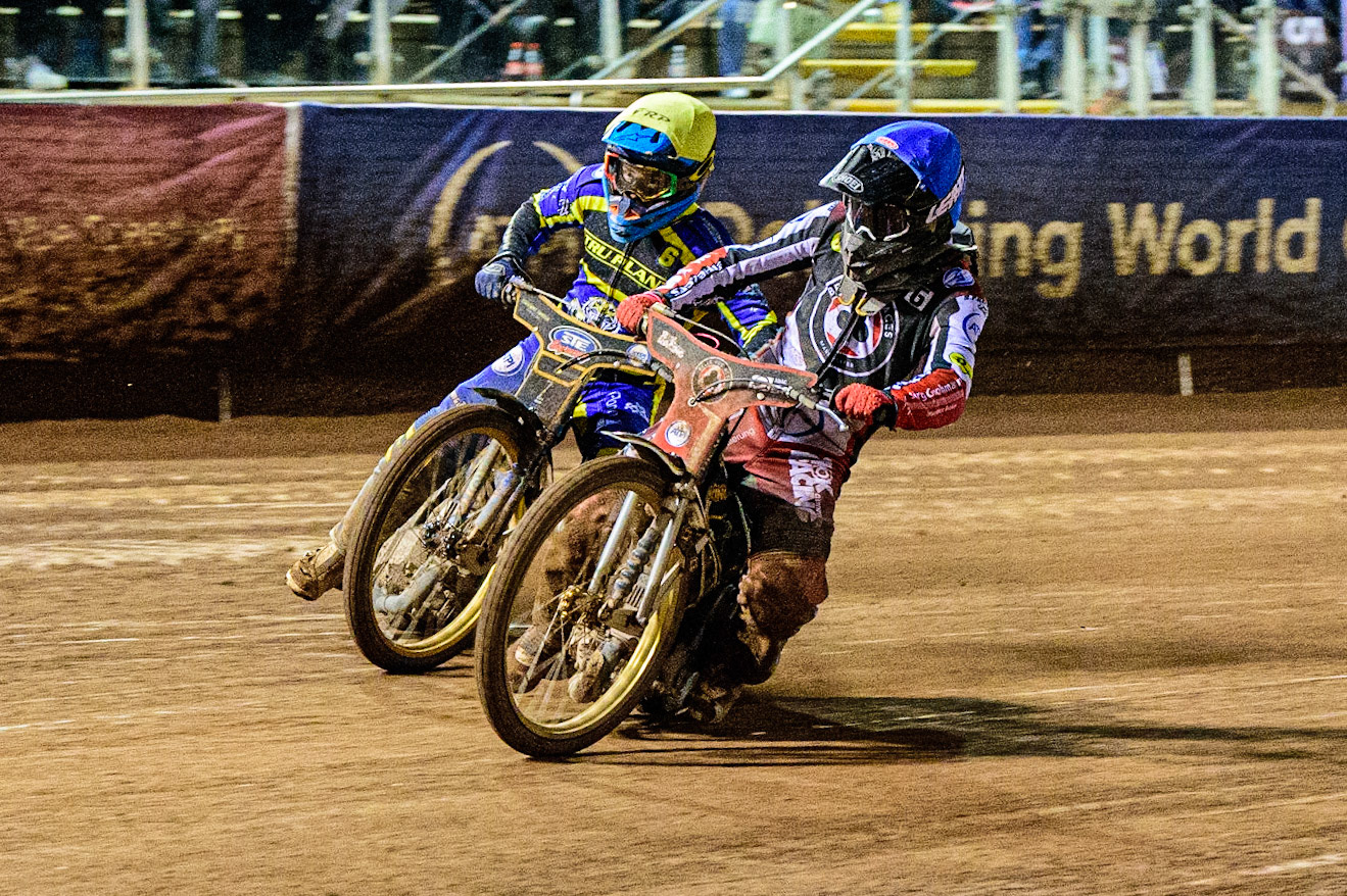 Norick Blödorn  (Blue) inside Justin Sedgmen  (Yellow) during the SGB Premiership Grand Final 1st leg between Belle Vue Aces and Sheffield Tigers at the National Speedway Stadium, Manchester on Monday 10th October 2022. (Credit: Ian Charles | MI News)