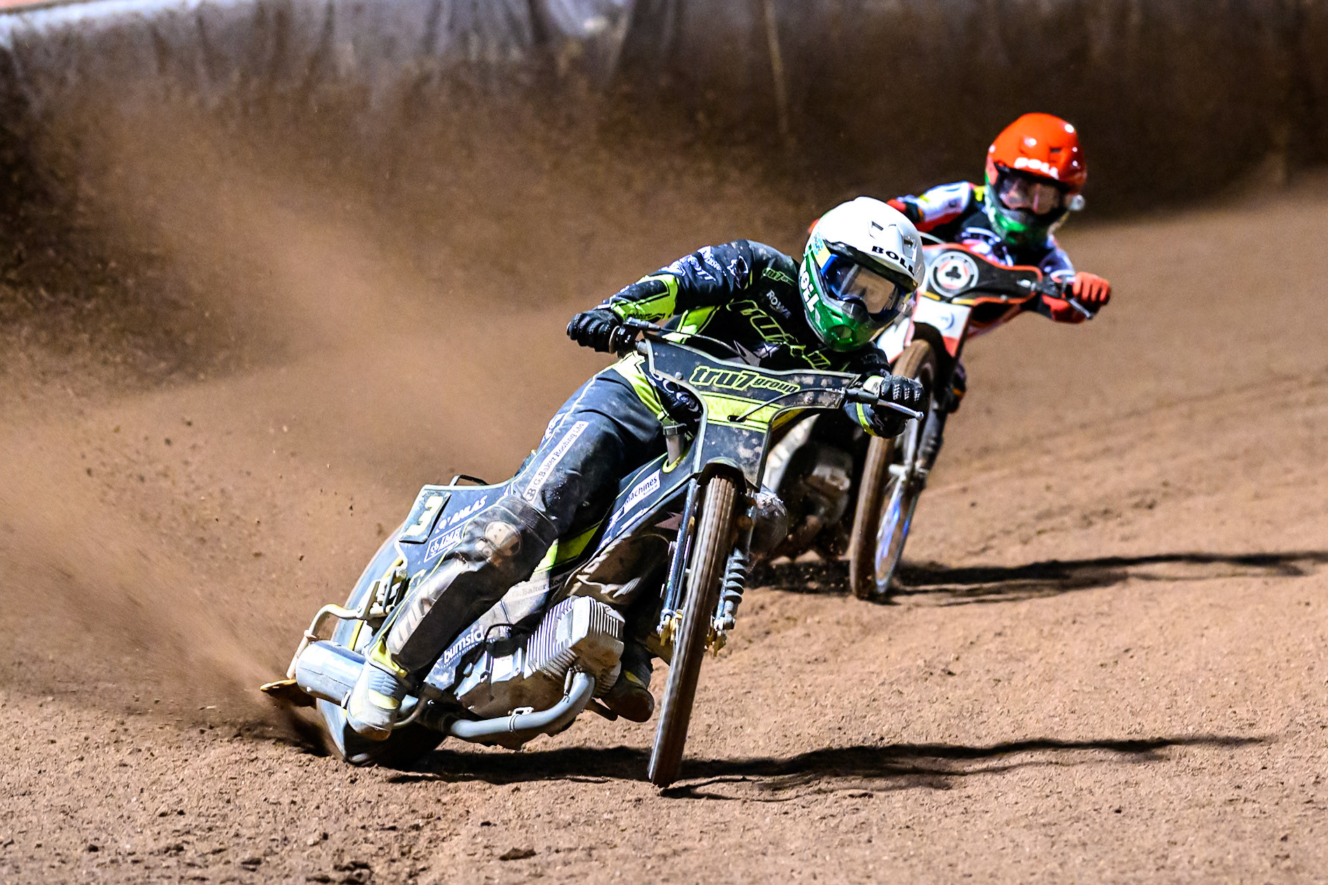 Jason Doyle of Ipswich Witches in White leading Brady Kurtz of Belle Vue Aces  in Red during the Rowe Motor Oil Premiership Play Off Semi Final 1 (1st Leg)  between Belle Vue Aces and Ipswich Witches at the National Speedway Stadium, Manchester on Monday 8th September 2025. (Photo: Ian Charles | MI News)