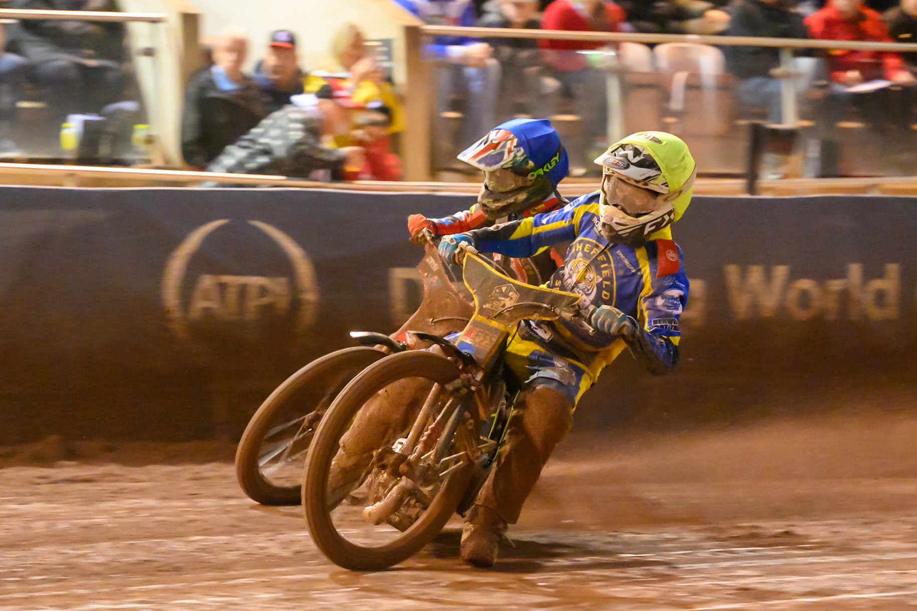 Jye Etheridge of Sheffield Tigers in Yellow on the inside of Will Cairns of Belle Vue Aces in Blue during the Rowe Motor Oil Premiership Grand Final 2nd Leg between Belle Vue Aces and Sheffield Tigers at the National Speedway Stadium, Manchester on Friday 16th October 2026. (Photo: Ian Charles | MI News)