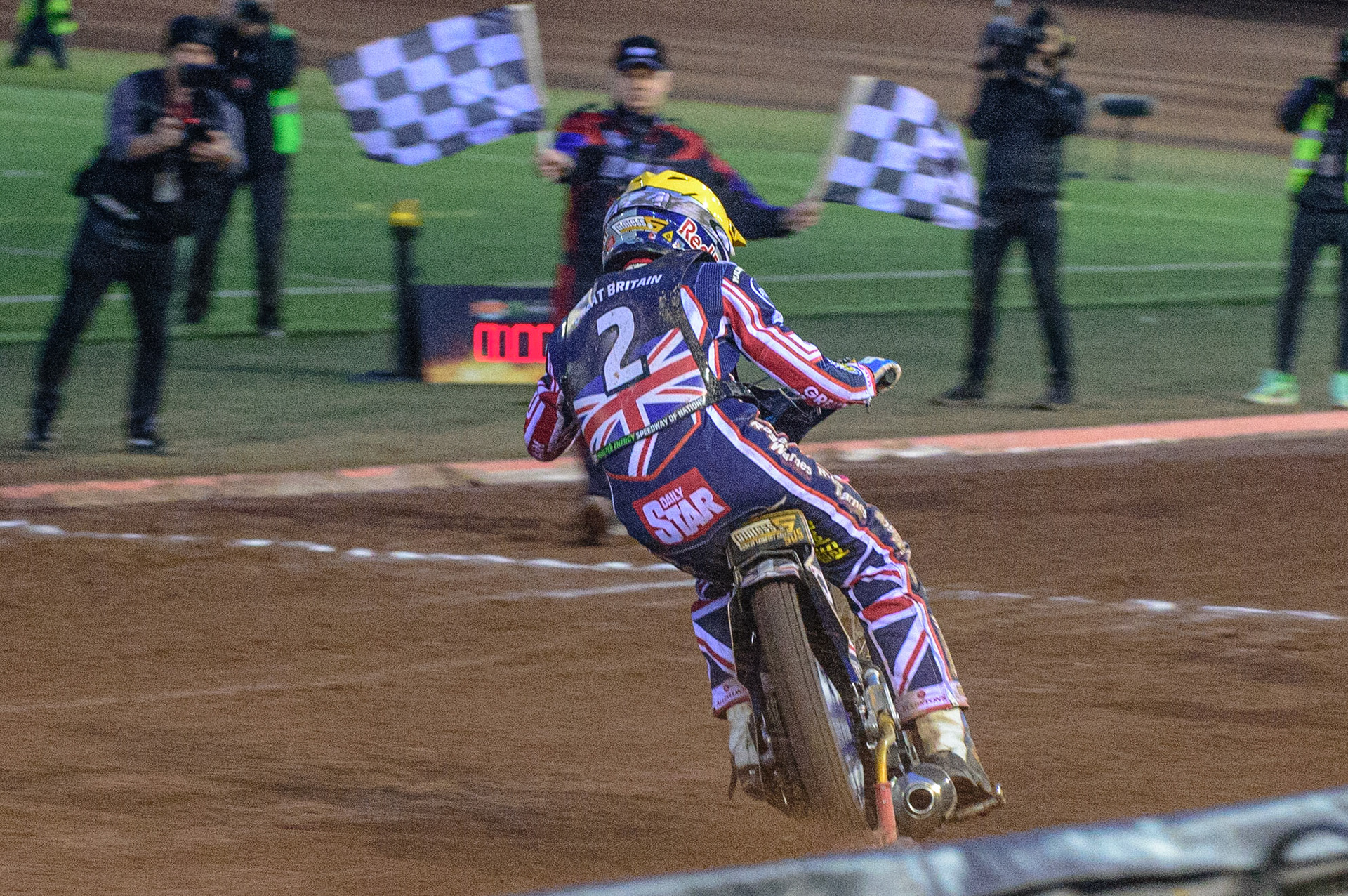 MANCHESTER, UK. OCT 17TH Robert Lambert of Great Britain crosses the fish line as Great Britain win the title during the Monster Energy FIM Speedway of Nations at the National Speedway Stadium, Manchester on Sunday  17th October 2021. (Credit: Ian Charles | MI News)