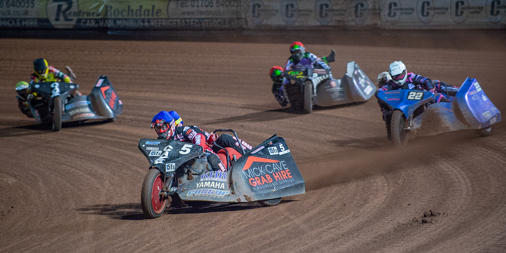 MANCHESTER, ENGLAND Semi Final: Mick Cave & Bradley Steer(5) lead Will Penfold & Ricky Pay(22) Nevill Penfold & Kev Jones(2) and Andy Cossar & Gareth Williams(72) during the  ACU Sidecar Speedway Manchester Masters,  Belle Vue National Speedway Stadium, Manchester Saturday 12 October 2019 (Credit: Ian Charles | MI News)
