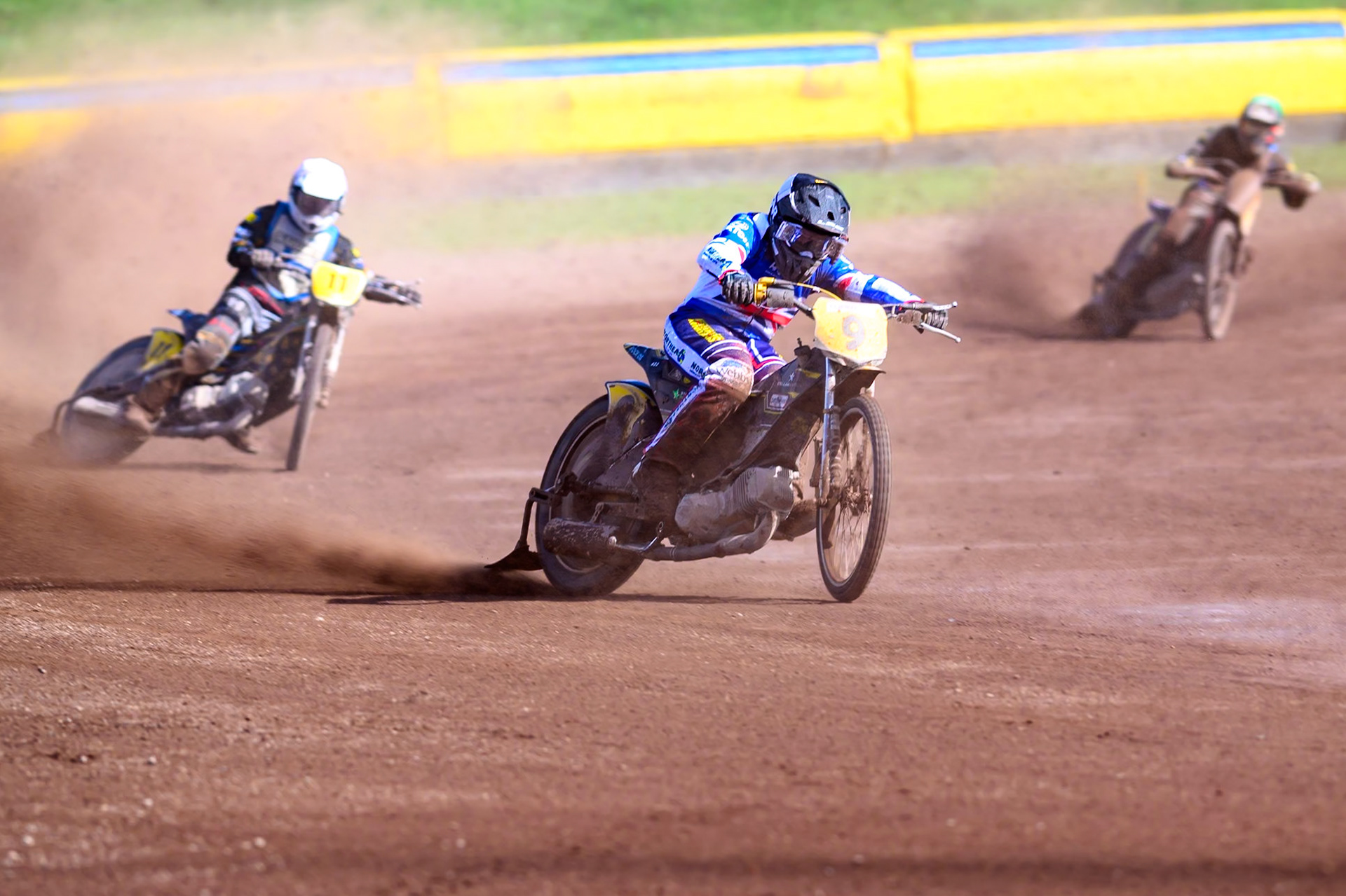 James Shanes (9)  of Great Britain leading Jesse Mustonen (11) of Finland in White and Ossi Rantala (12) of Finland in Green during the FIM Long Track of Nations 2026 at the Speed Centre Roden in the Netherlands on Sunday 20th September 2026. (Photo: Ian Charles | MI News)