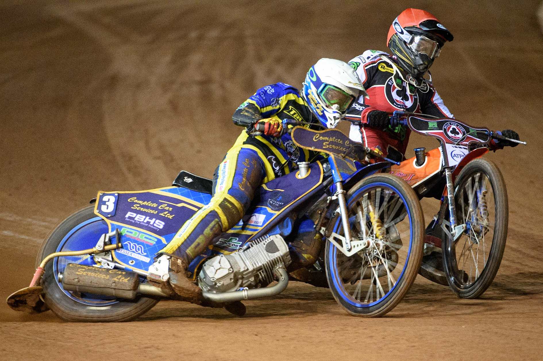 MANCHESTER, UK. SEPT 6TH  Kyle Howarth  (White) holds off Brady Kurtz  (Red) during the SGB Premiership match between Belle Vue Aces and Sheffield Tigers at the National Speedway Stadium, Manchester on Monday 6th September 2021. (Credit: Ian Charles | MI News)
