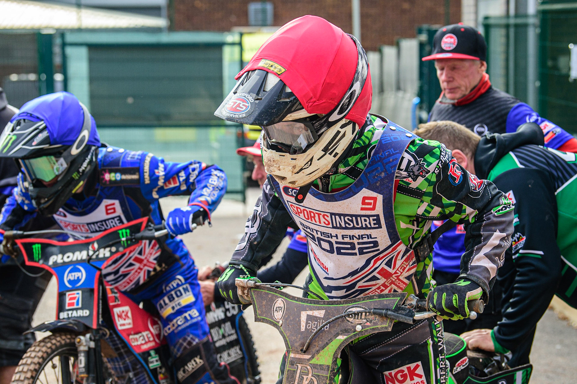 Charles Wright  (right)and Dan Bewley  get a push off for their heat during the Sports Insure British Speedway Final, at the National Speedway Stadium, Manchester, on Sunday 18th September 2022. (Credit: Ian Charles | MI News )