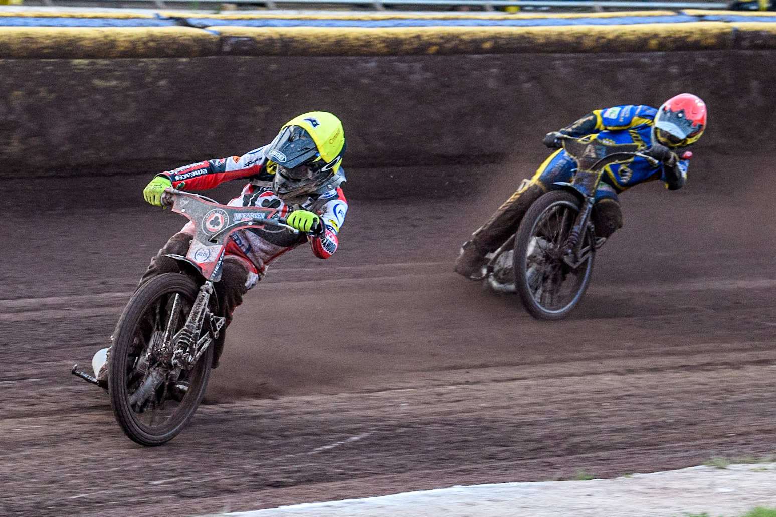 Belle Vue Aces' Connor Bailey  in Yellow leading Sheffield Tigers' Kyle Howarth  in Red during the Premiership KO Cup Quarter Final, 2nd Leg match between Sheffield Tigers and Belle Vue Aces at Owlerton Stadium, Sheffield on Thursday 9th May 2024. (Photo: Ian Charles | MI News)