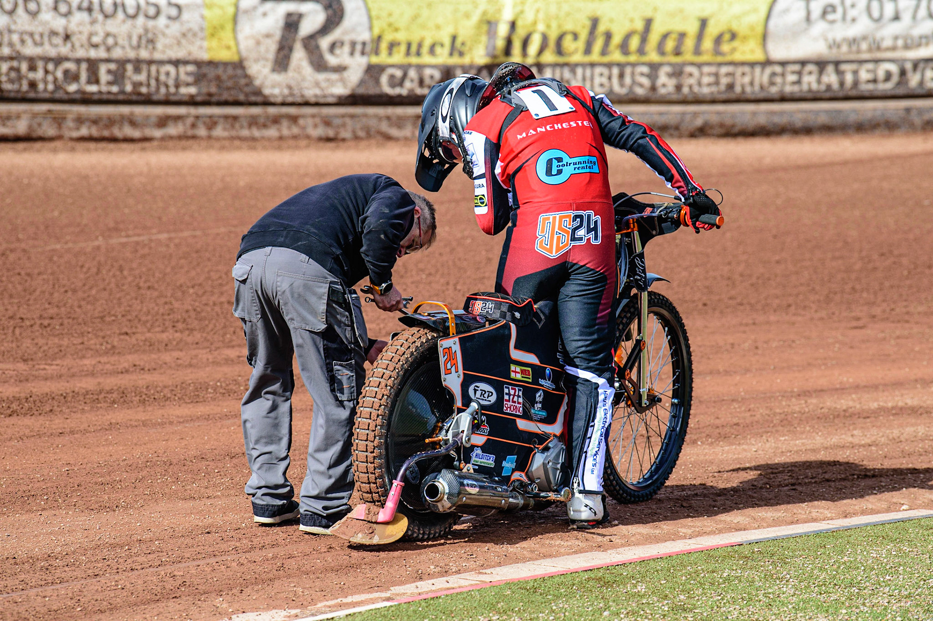MANCHESTER, UK. MAR 14TH Jack Smith get some last minute adjustments from Dad Andy during the Belle Vue Speedway Media Day at the National Speedway Stadium, Manchester on Monday 14th March 2022. (Credit: Ian Charles | MI News)