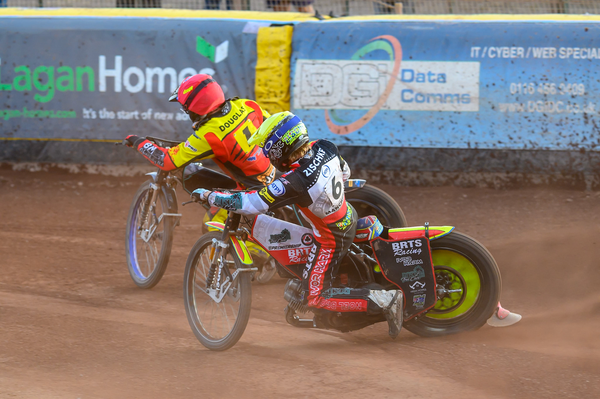 Tate Zischke of Belle Vue Aces in Yellow chases Ryan Douglas of Leicester Lions in Red during the Rowe Motor Oil Premiership match between Leicester Lions and Belle Vue Aces at the Hydroscan Arena, Leicester on Thursday 23rd July 2026. (Photo: Ian Charles | MI News)