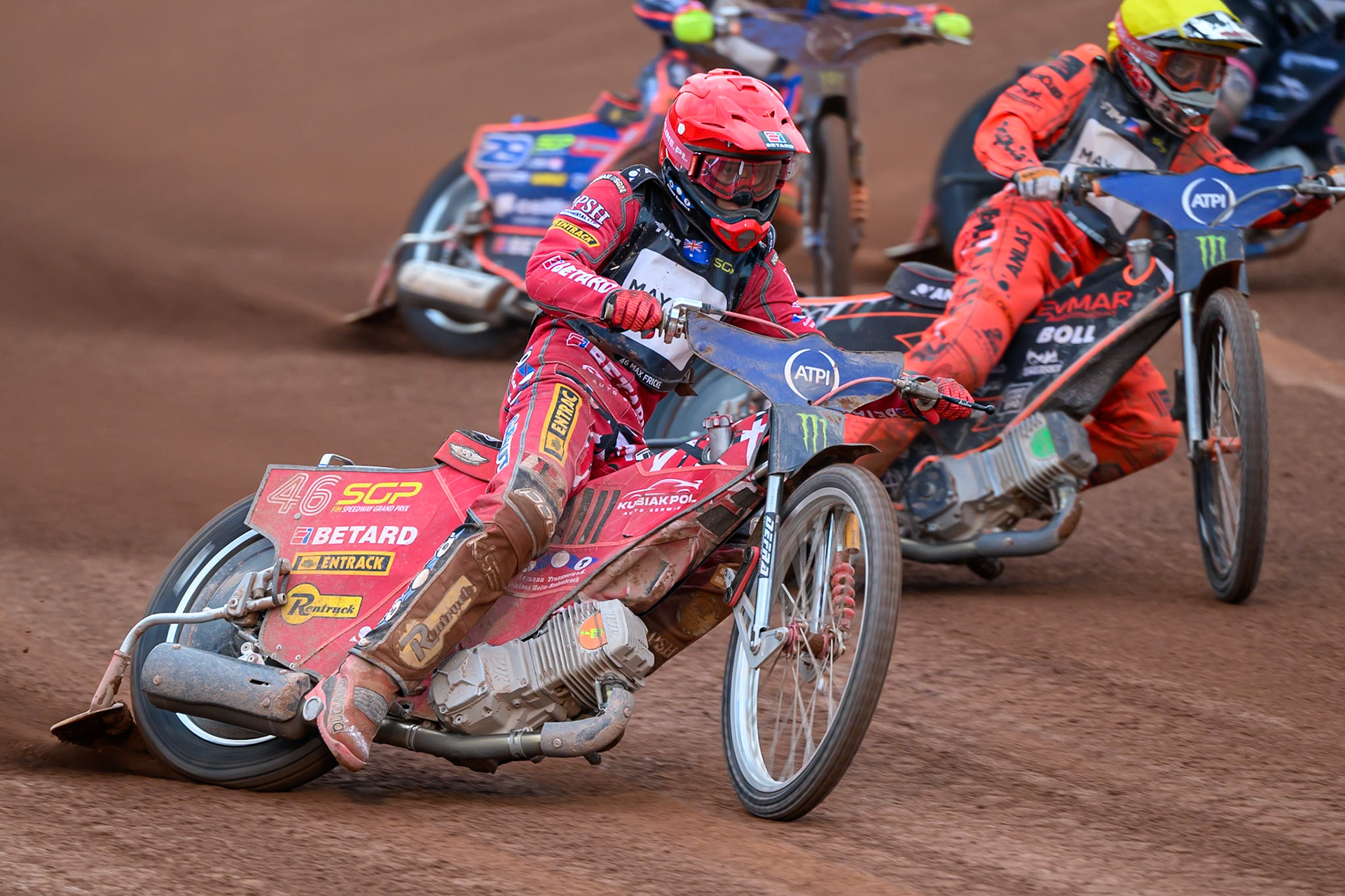 Max Fricke (46) of Australia in Red rides outside Jan Kvech (201) of Czech Republic in Yellow during the ATPI  FIM Speedway GP of Manchester at the National Speedway Stadium, Manchester on Saturday 6th June 2026. (Photo: Ian Charles | MI News)