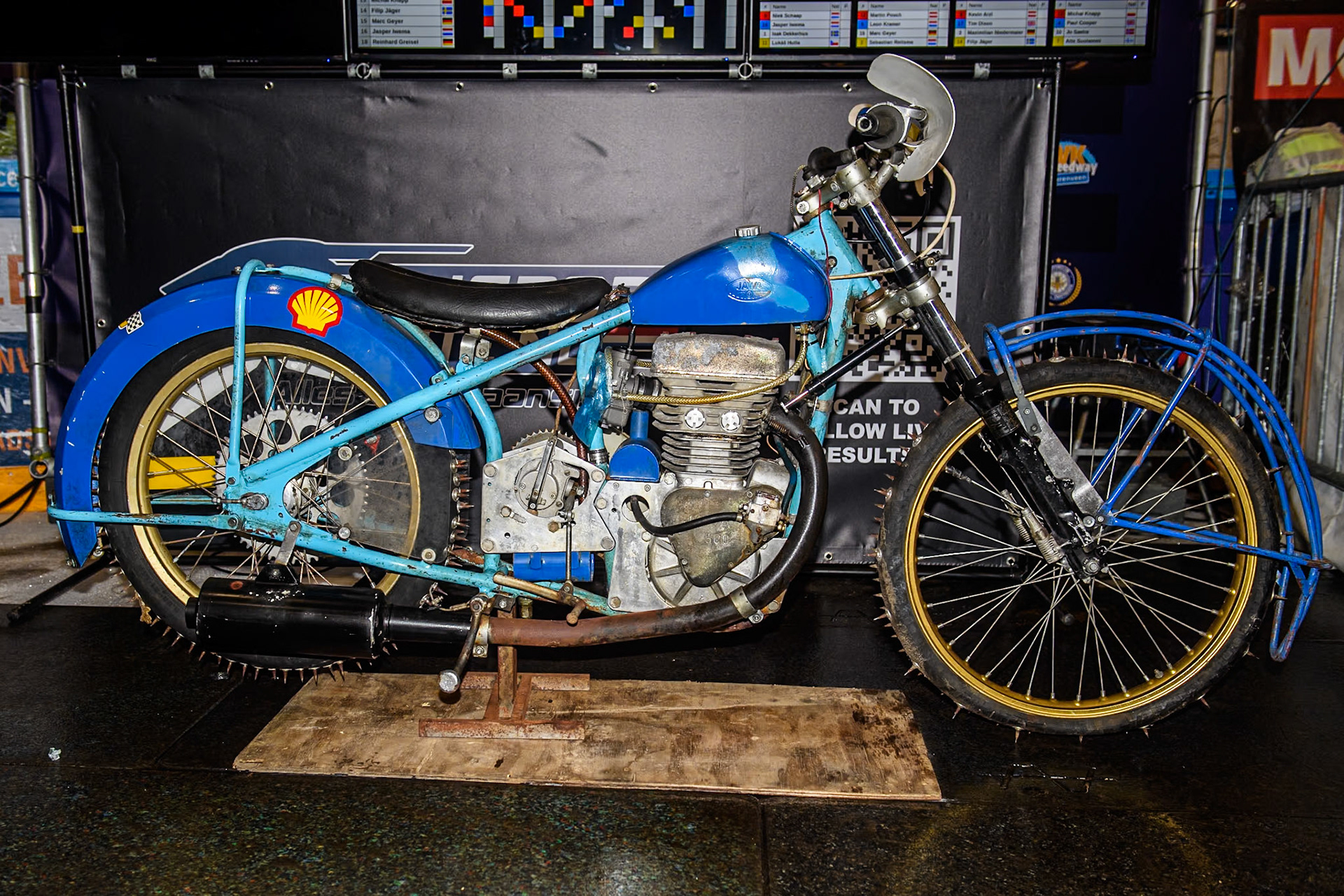 An old rigid framed Ice Bike from the 1970s on display in the pits during the Roelof Thijs Bokaal at Ice Rink Thialf, Heerenveen, The Netherlands on Friday 5th April 2024. (Photo: Ian Charles | MI News)