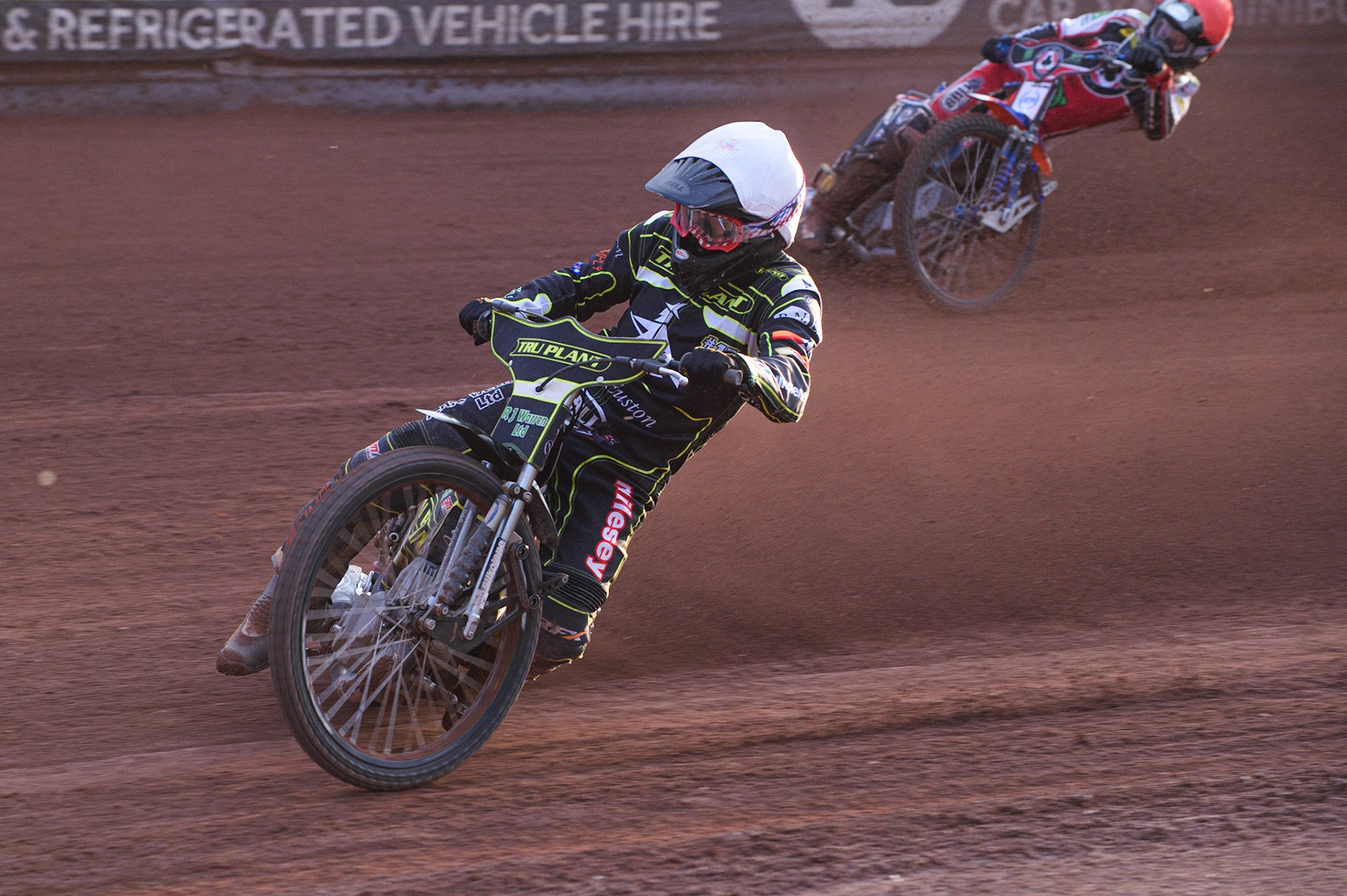 MANCHESTER, UK. JUNE 7TH   Danny King  (White) leads Brady Kurtz (Red) during the SGB Premiership match between Belle Vue Aces and Ipswich Witches at the National Speedway Stadium, Manchester on Monday 7th June 2021. (Credit: Ian Charles | MI News)