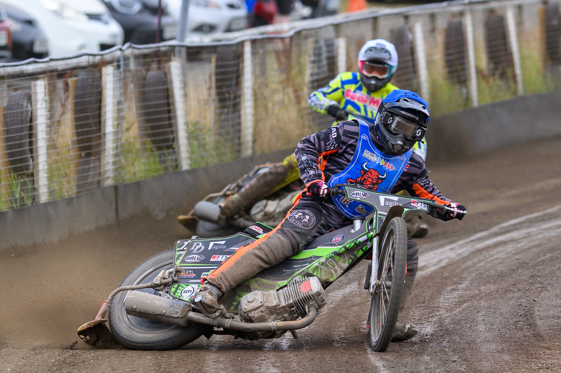 Jack Roberts of Buxton Bulls in Blue leading Ashton Vale of Oxford Chargers in White during the WSRA National Development League match between Buxton Bulls and Oxford Chargers at Hi-Edge Speedway, Buxton on Sunday 2nd August 2026. (Photo: Ian Charles | MI News)
