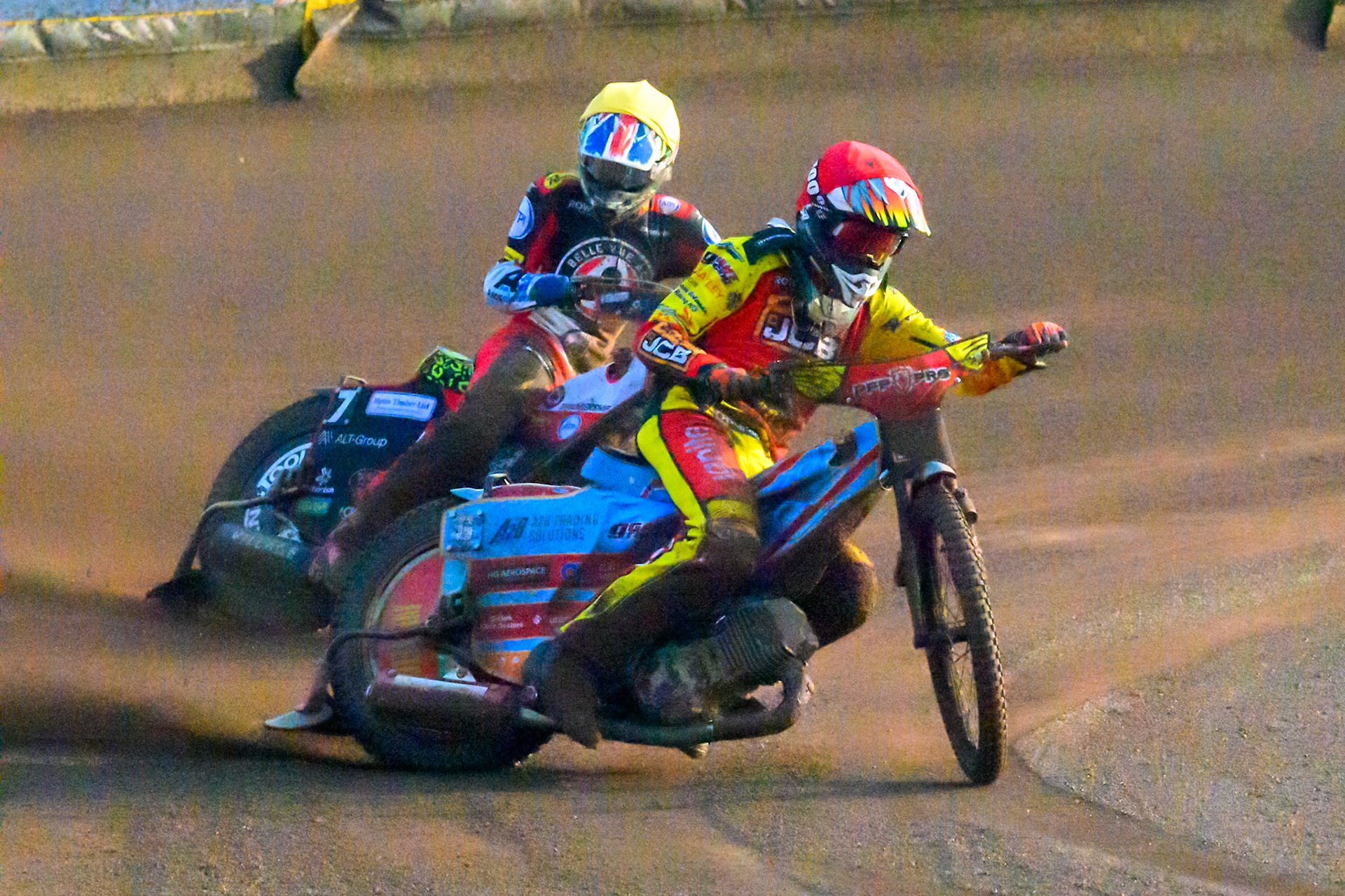 Drew Kemp of Leicester Lions  in Red leading Will Cairns of Belle Vue Aces \in Yellow  during the Rowe Motor Oil Premiership match between Leicester Lions and Belle Vue Aces at the Hydroscan Arena, Leicester on Thursday 23rd July 2026. (Photo: Ian Charles | MI News)