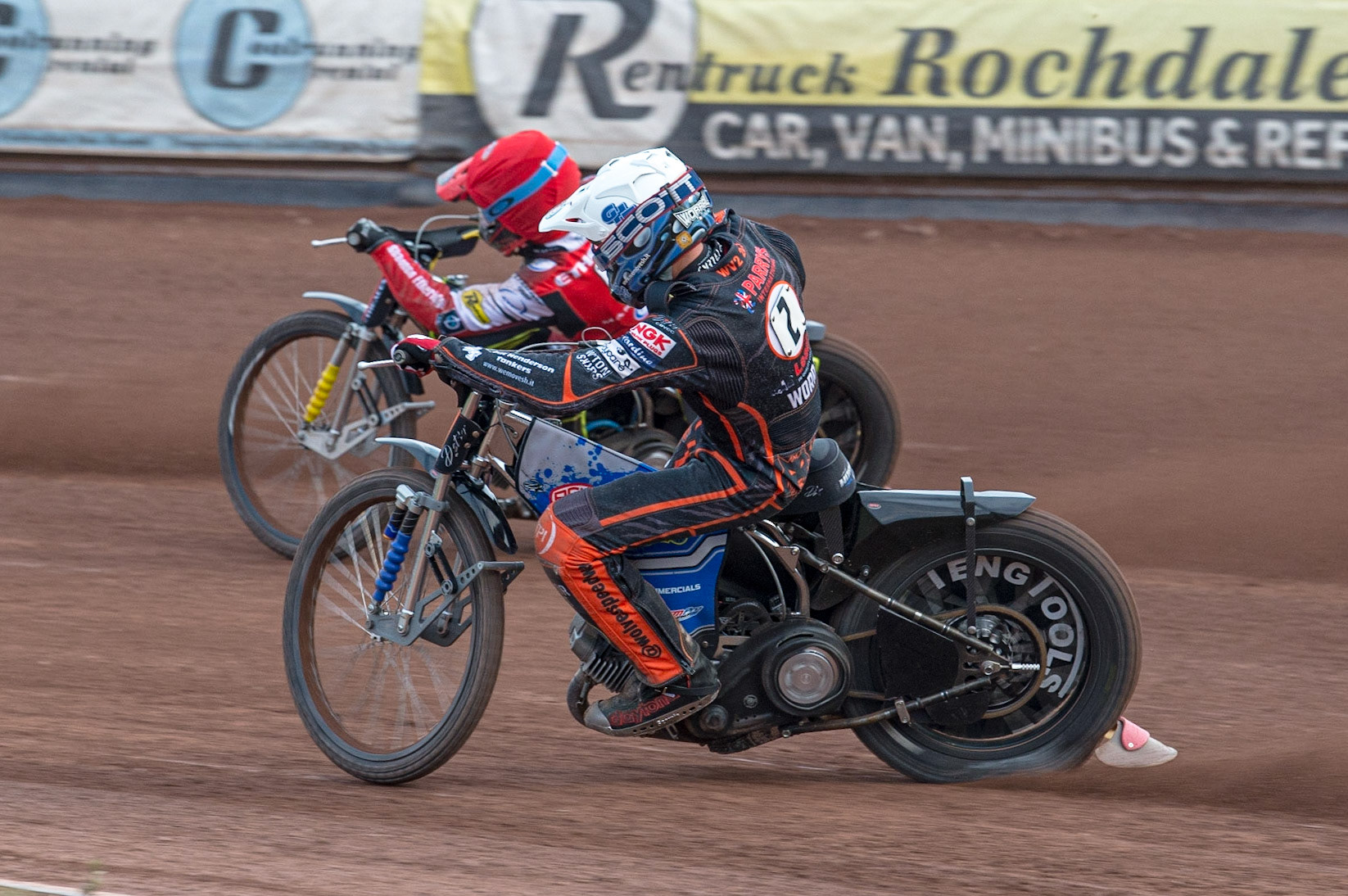 MANCHESTER, UK. JUN 13TH  Steve Worrall  (White) chases Jye Etheridge  (Red)during the SGB Premiership match between Belle Vue Aces and Wolverhampton  Wolves at the National Speedway Stadium, Manchester on Monday 13th June 2022. (Credit: Ian Charles | MI News)