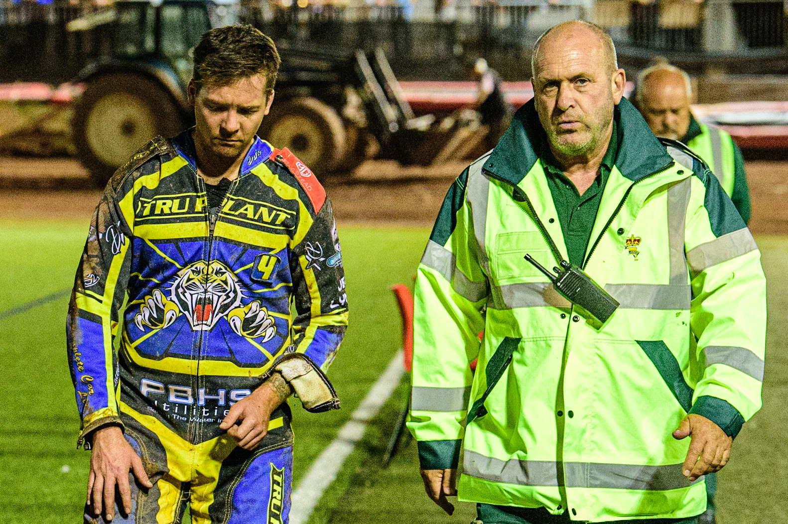 Kyle Howarth  leads walks back after his crash with the Paramedic during the SGB Premiership match between Belle Vue Aces and Sheffield Tigers at the National Speedway Stadium, Manchester on Monday 5th September 2022. (Credit: Ian Charles | MI News)