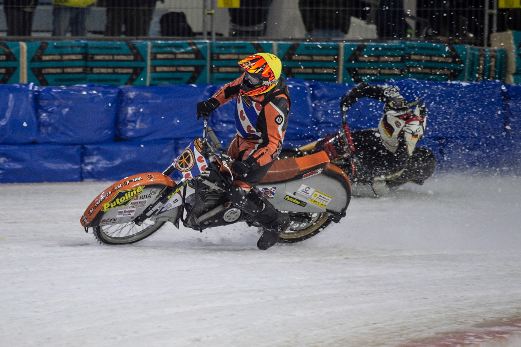 Photo: Ian Charles

Simon Reitsma  (Yellow) hits a rut ahead of Franz Mayerbüchler (Blue)

Roelof Thijs Bokaal, Ice Rink Thialf, Heerenveen, Netherlands Friday  29  March  2019