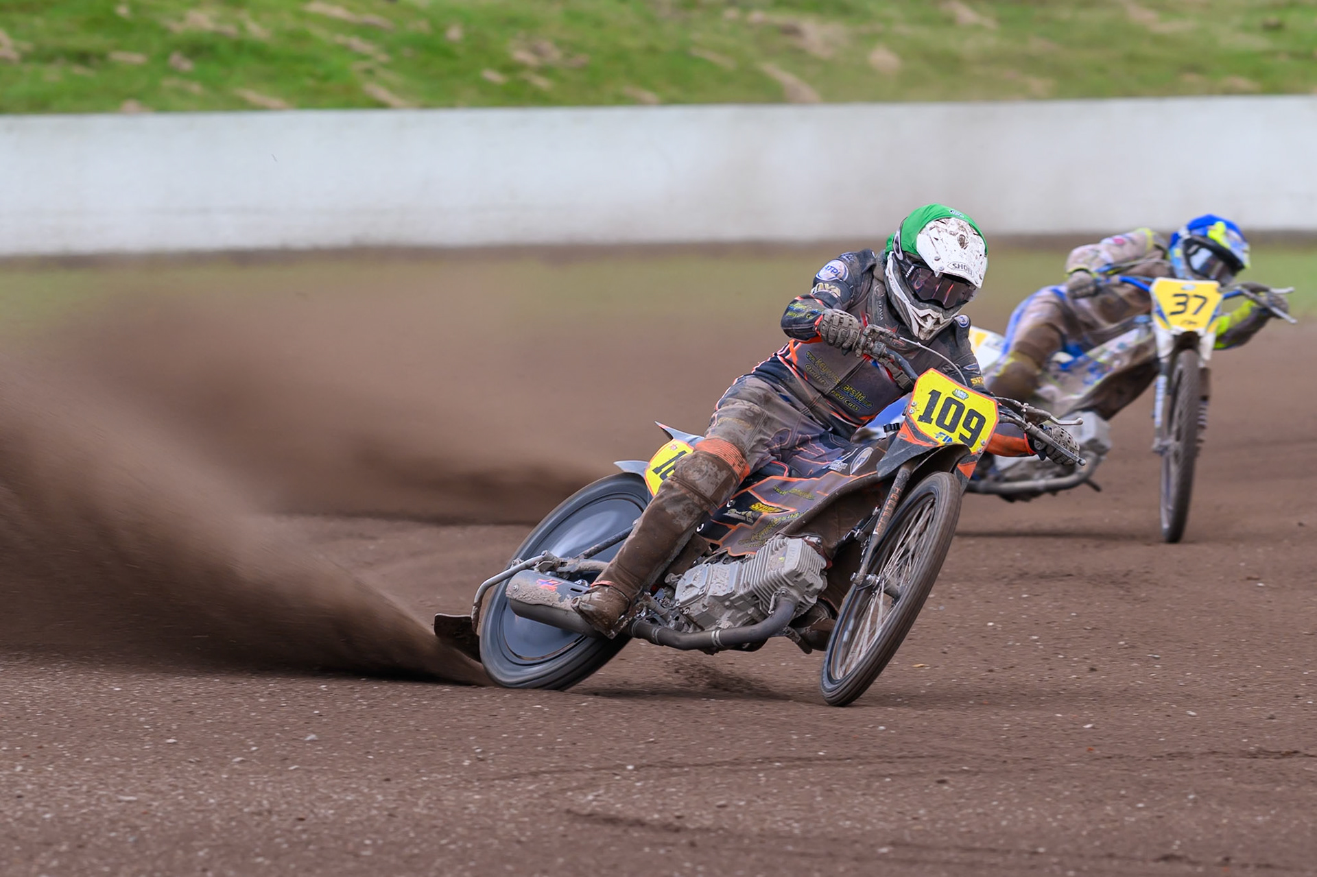 Zach Wajtknecht (109) of Great Britain in Green leading Chris Harris (37) of Great Britain in Blue in the Final Heat during the FIM Long Track World Championship Final 4, at the Speed Centre Roden, Netherlands on Sunday 21st September 2025. (Photo: Ian Charles | MI News)