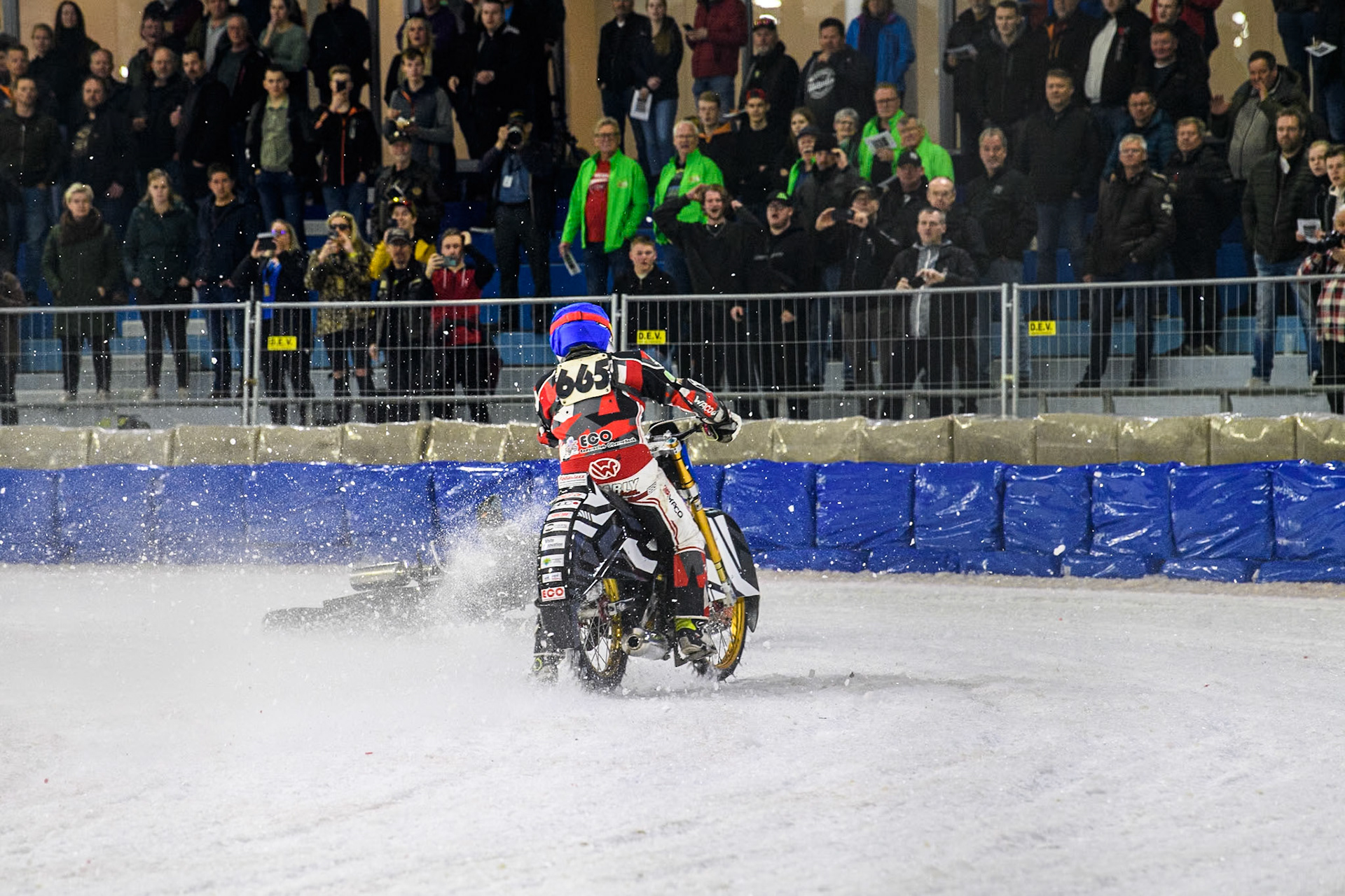 Finland's Aki Ala-Riihimäki (66) in White spins off leaving Austria's Charly Ebner (665) in Blue with nowhere to go during the FIM Ice Speedway Gladiators World Championship Final 4 at Ice Rink Thialf, Heerenveen on Sunday 7th April 2024. (Photo: Ian Charles | MI News)