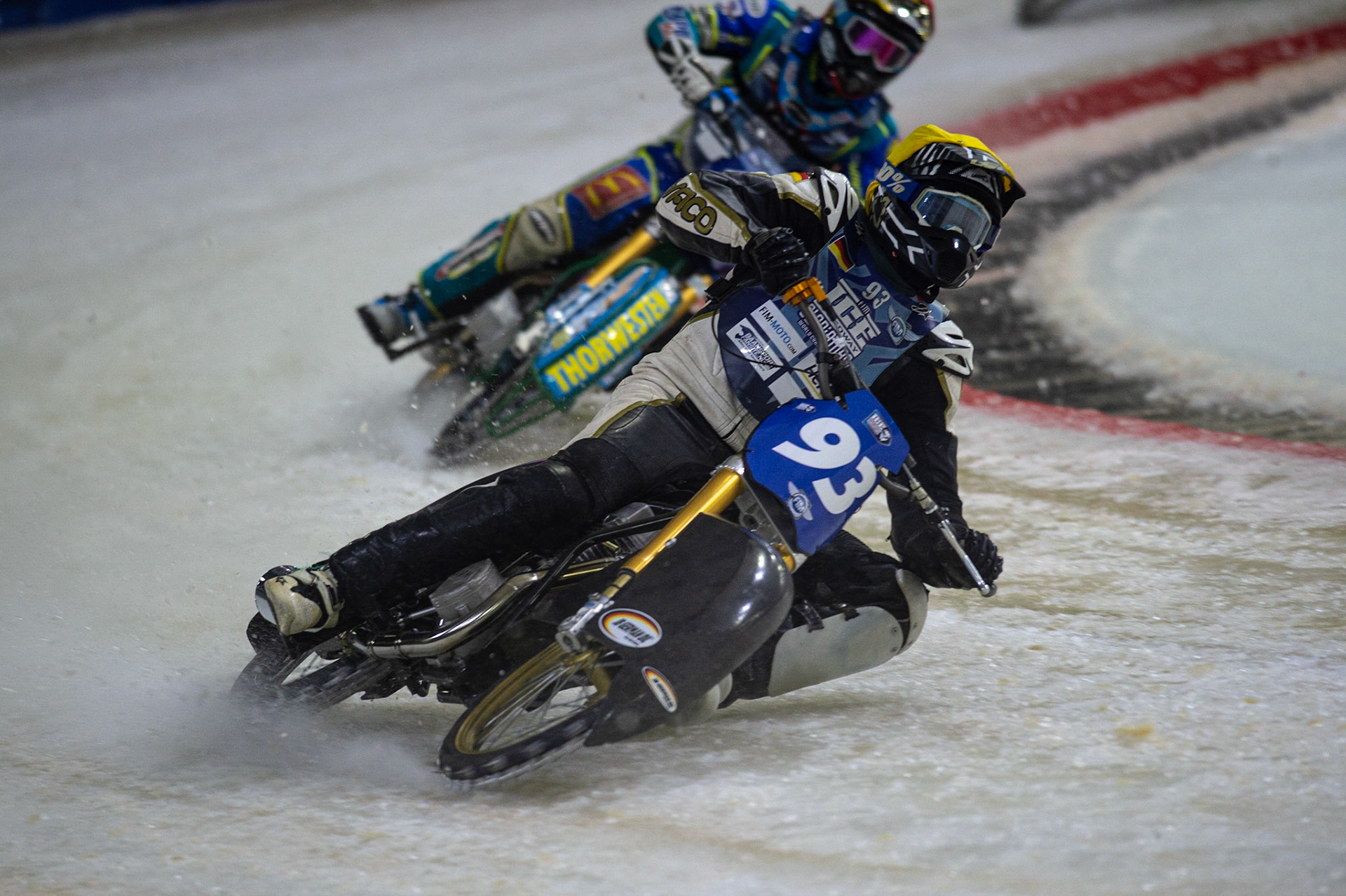 HEERENVEEN, NL. Franz Mayerbüchler (93) (Yellow) leads Luca Bauer (16) during the FIM Ice Speedway Gladiators World Championship Final 3 at Ice Rink Thialf, Heerenveen on Saturday  2 April 2022. (Credit: Ian Charles | MI News)
