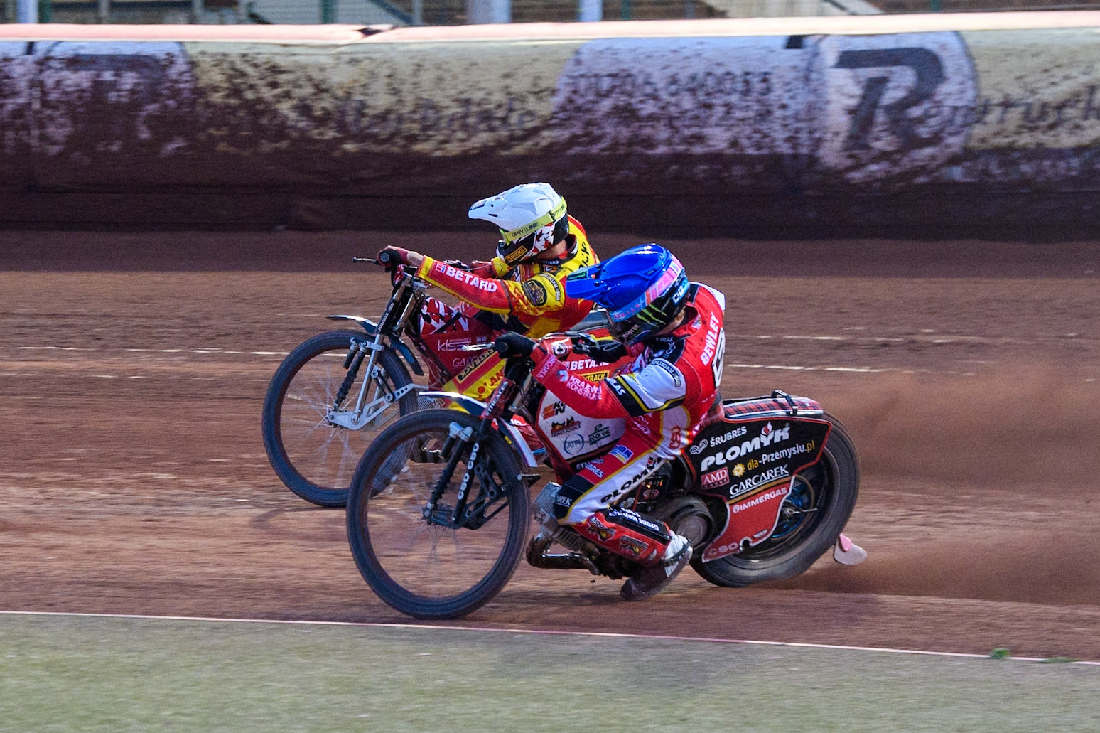 Belle Vue Aces' Dan Bewley in Blue rides inside Leicester Lions' Max Fricke in White during the Rowe Motor Oil Premiership match between Belle Vue Aces and Leicester Lions at the National Speedway Stadium, Manchester on Monday 19th May 2025. (Photo: Ian Charles | MI News)