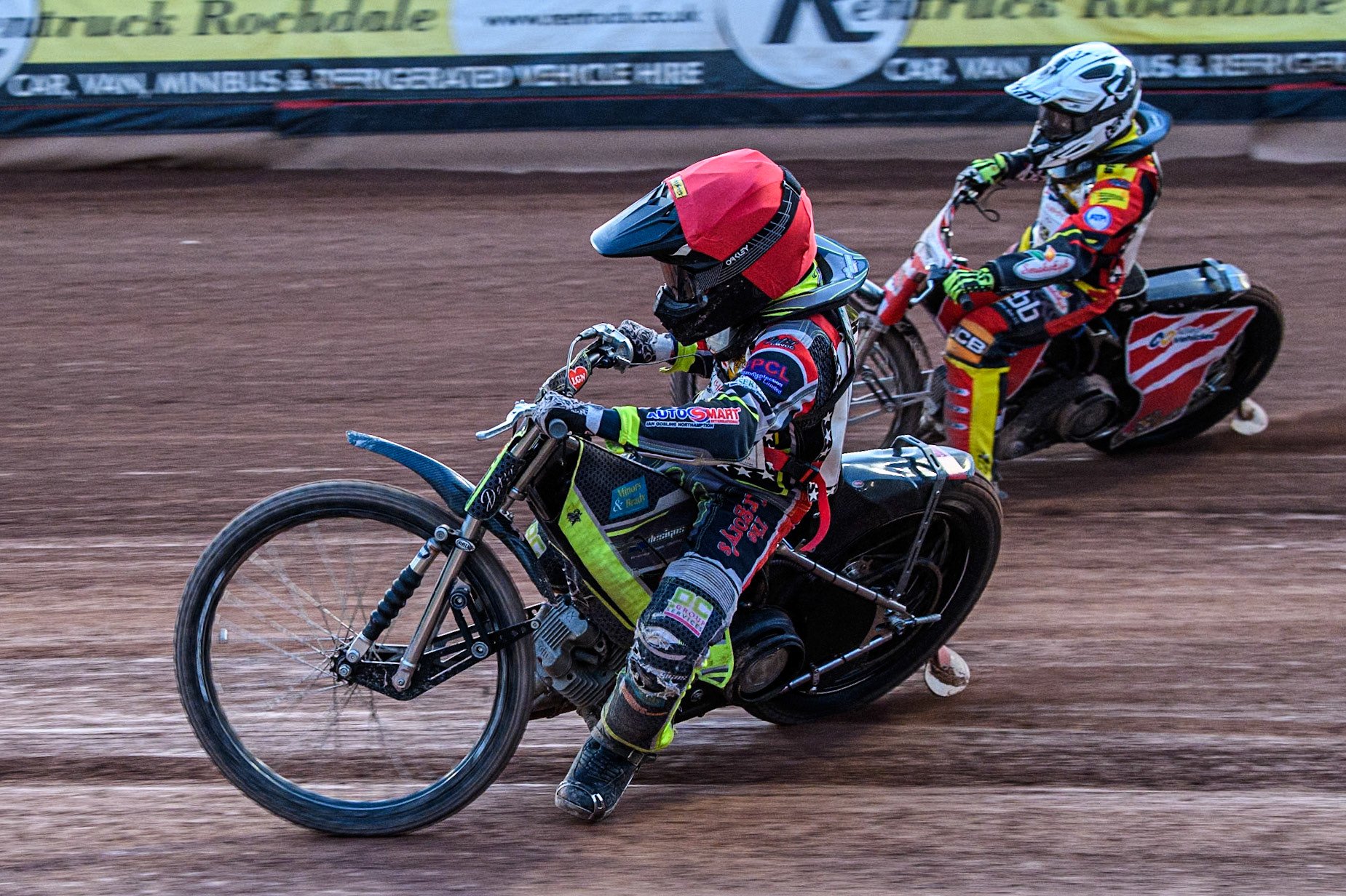 Seth Norman (250cc) in Red rides inside Casper Kluczniak (250cc) in White during the British Youth 250cc Championships at the National Speedway Stadium, Manchester on Friday 30th August 2024. (Photo: Ian Charles | MI News)