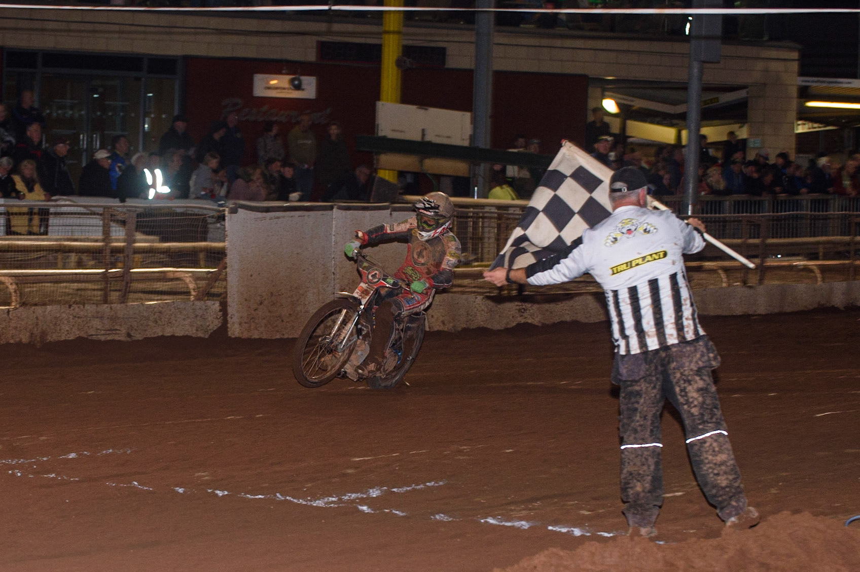 SHEFFIELD, UK. OCT 4THDan Bewley  crosses the finish line to put Belle Vue in a winning position during the SGB Premiership Semi Final Playoff 1st Leg between Sheffield Tigers and Belle Vue Aces at Owlerton Stadium, Sheffield on Monday 4th October 2021. (Credit: Ian Charles | MI News)