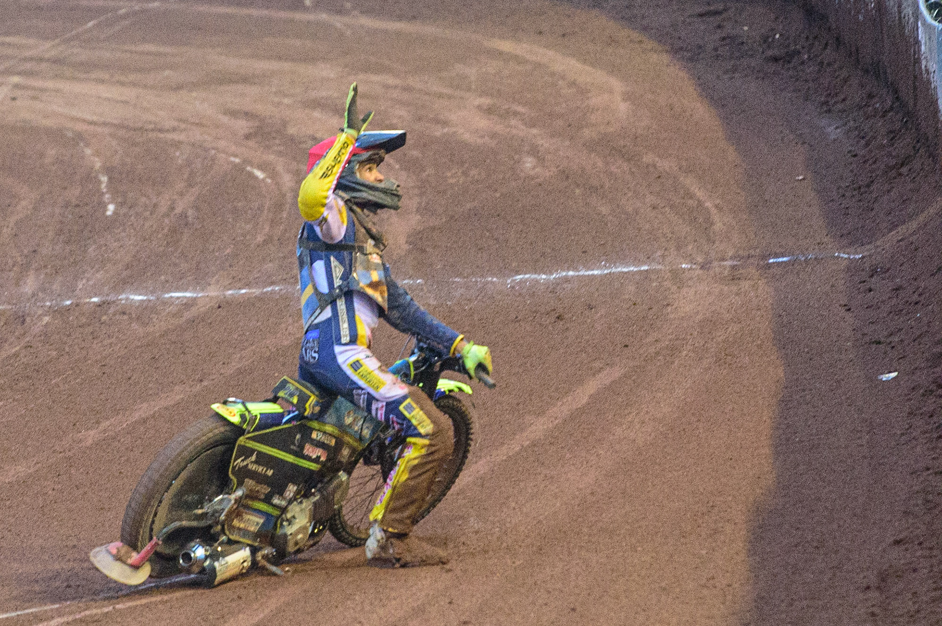 MANCHESTER, UK. OCT 17TH Philip Hellström-Bangs of Sweden throws his googles into the crowd after his last race as a thank you for all their support during the Monster Energy FIM Speedway of Nations at the National Speedway Stadium, Manchester on Sunday  17th October 2021. (Credit: Ian Charles | MI News)