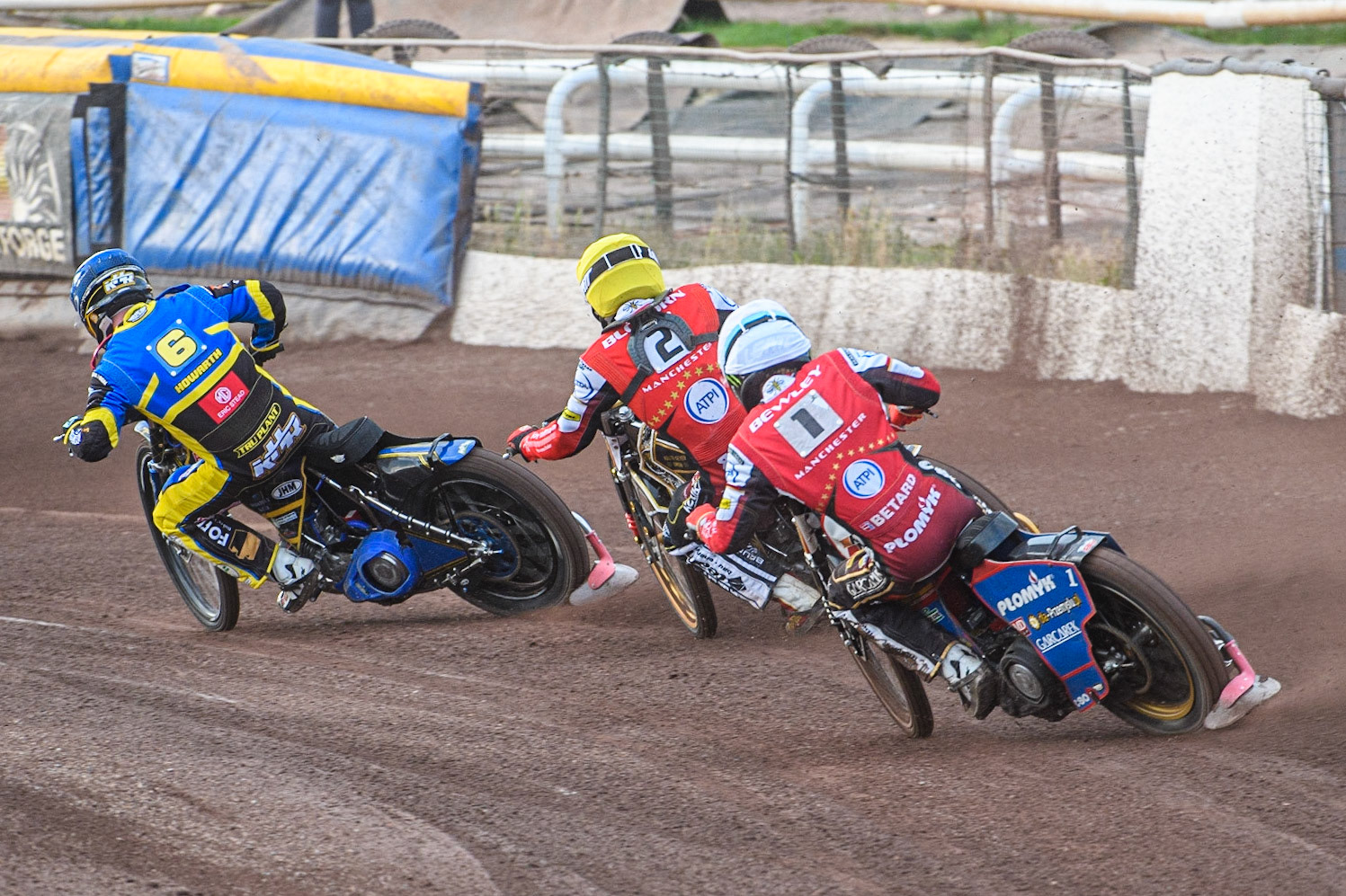 Dan Bewley (White) chases Norick Blodorn (Yellow) and Kyle Howarth (Blue) during the Sports Insure Premiership match between Sheffield Tigers and Belle Vue Aces at Owlerton Stadium, Sheffield on Thursday 20th July 2023. (Photo: Ian Charles | MI News)