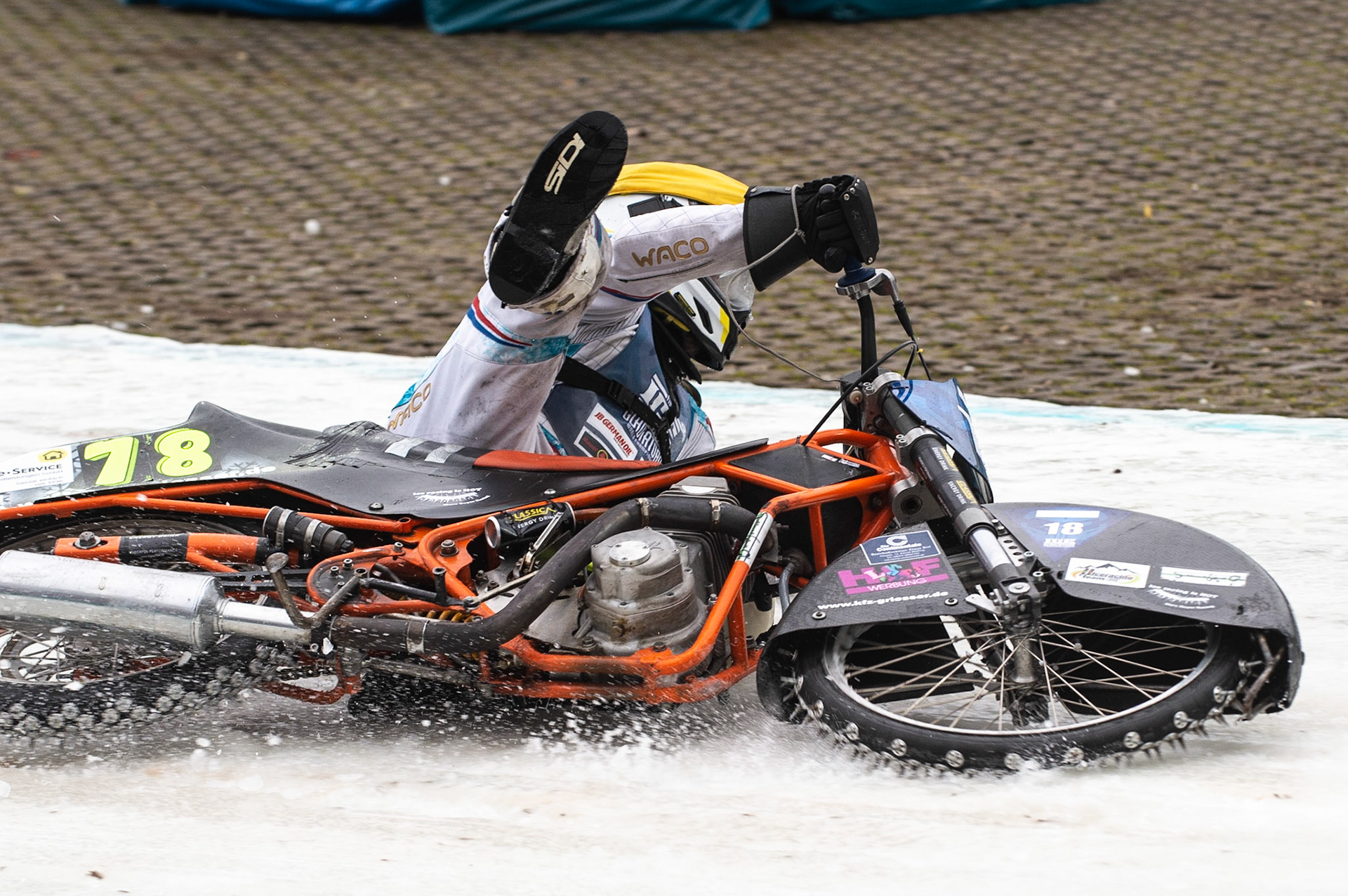Photo: Ian Charles

Marc Geyer (18) gets into difficulties

FIM Ice Speedway Gladiators World Championship, Final 3.2, Horst-Dohm Eisstadion, Berlin, Germany Sunday  3  March  2019
